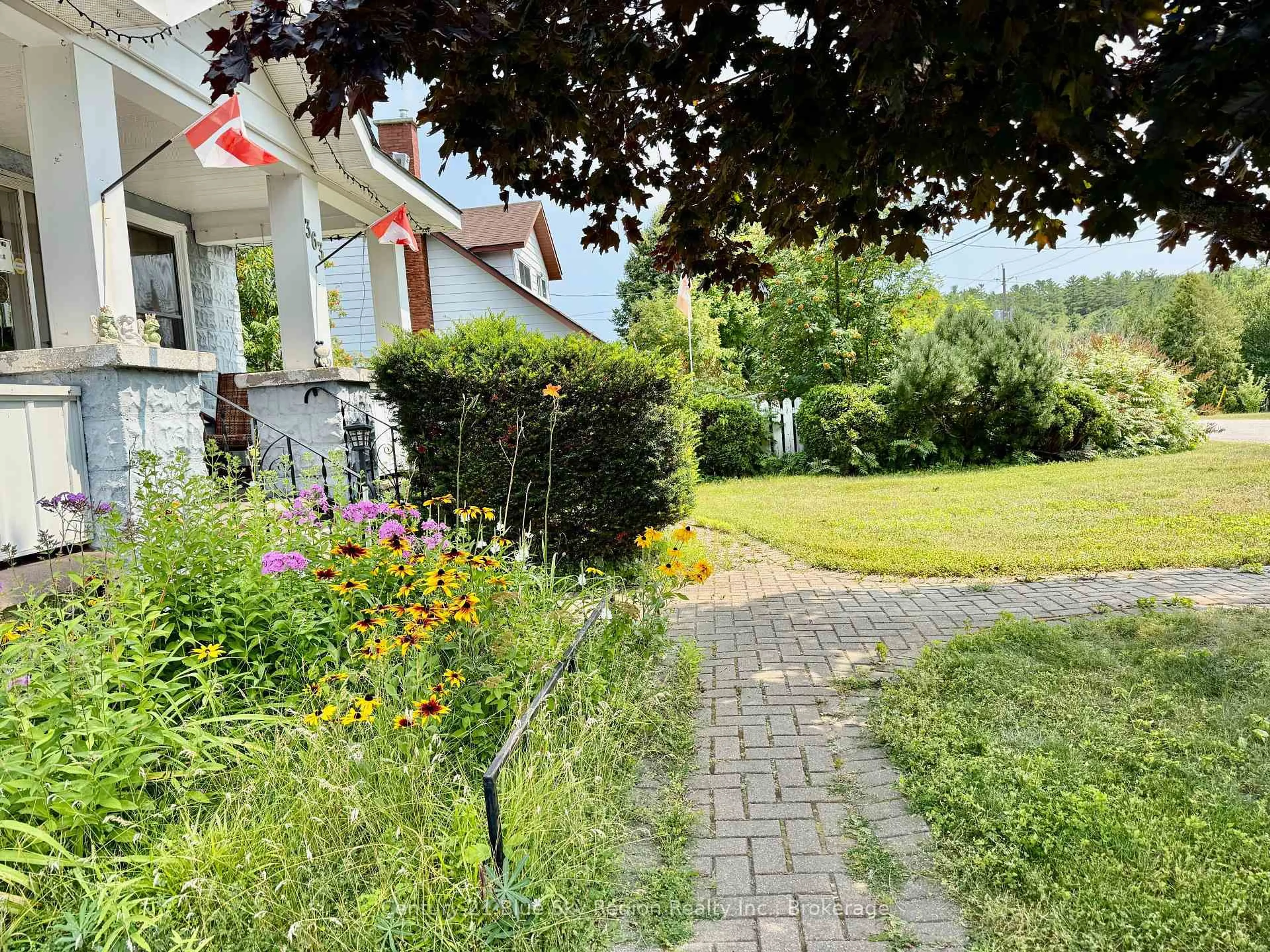 Patio, street for 363 Park St, Mattawa Ontario P0H 1V0