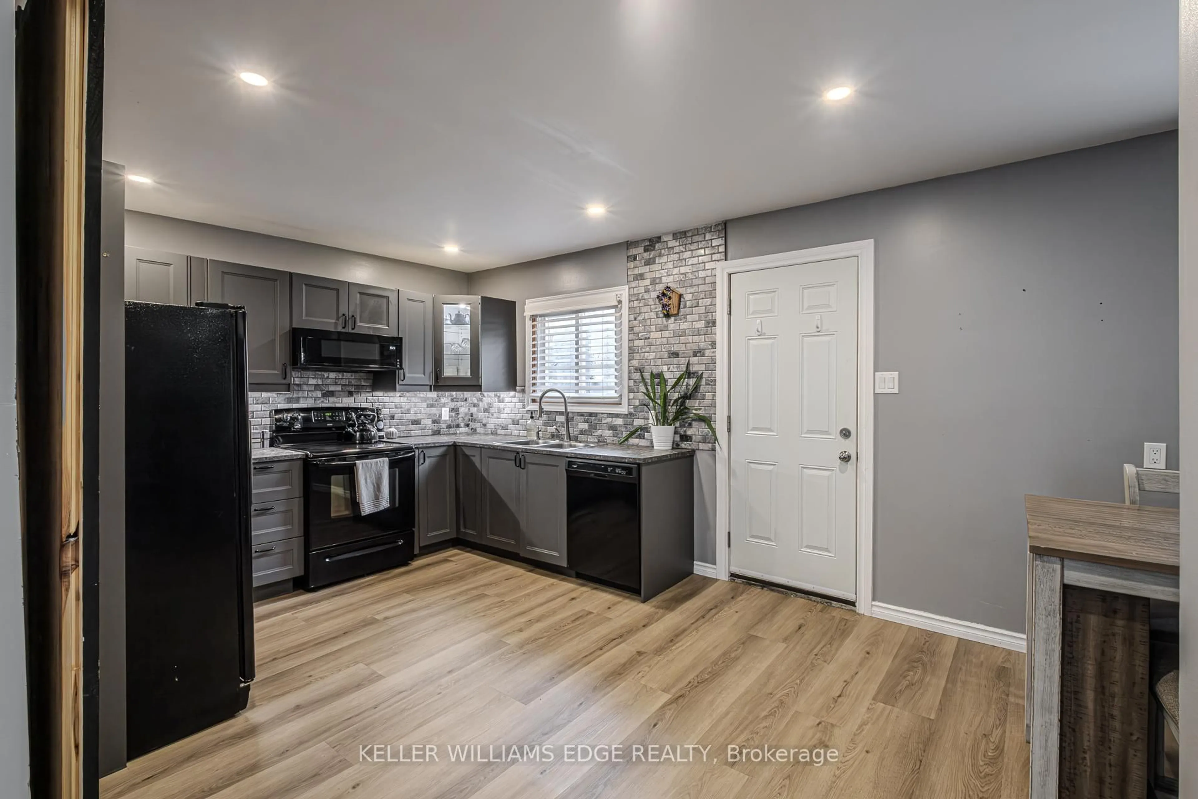 Open concept kitchen, unknown for 156 Brock St, Brantford Ontario N3S 5W1
