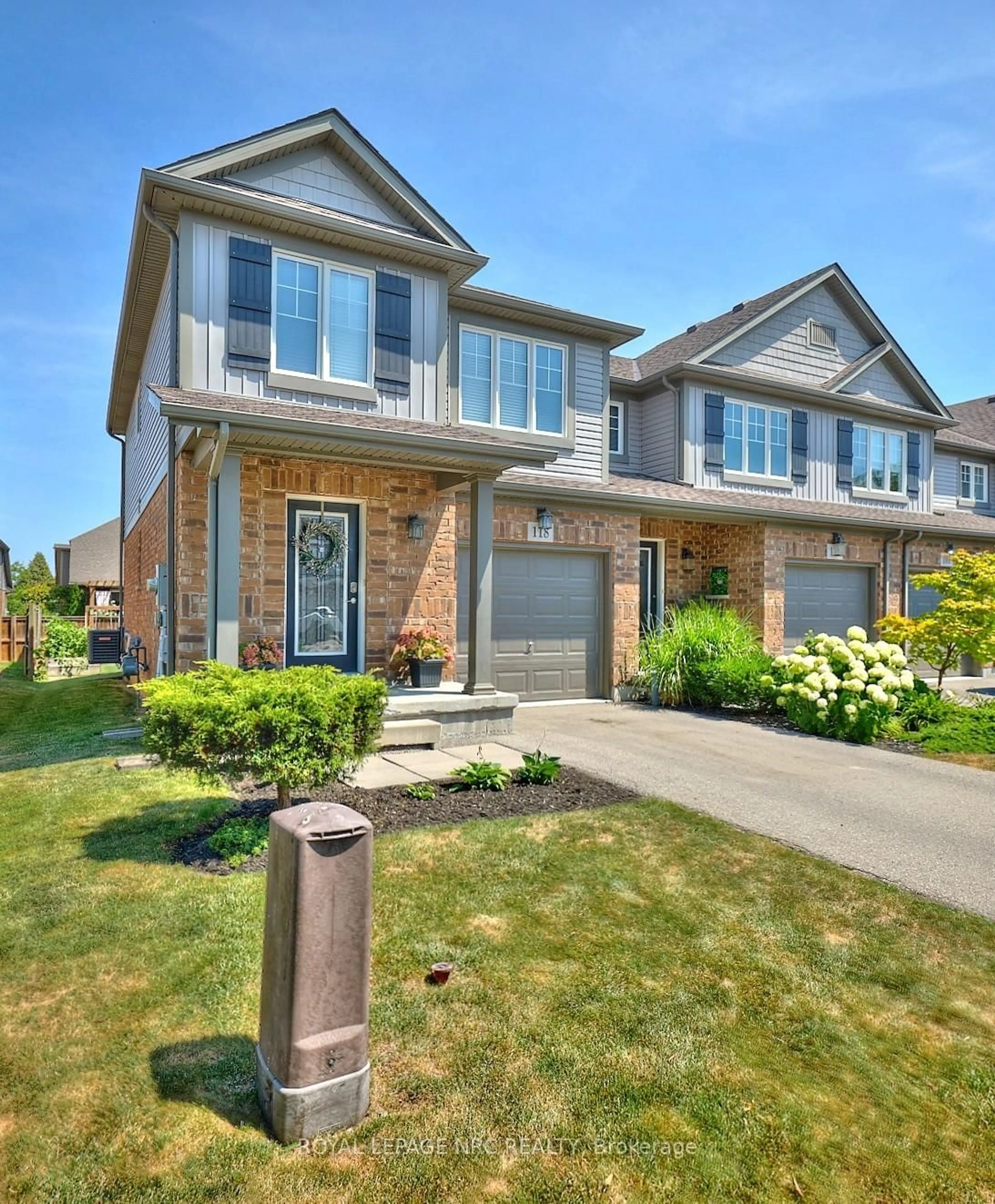 Home with brick exterior material, street for 118 Roselawn Cres, Welland Ontario L3C 0C4