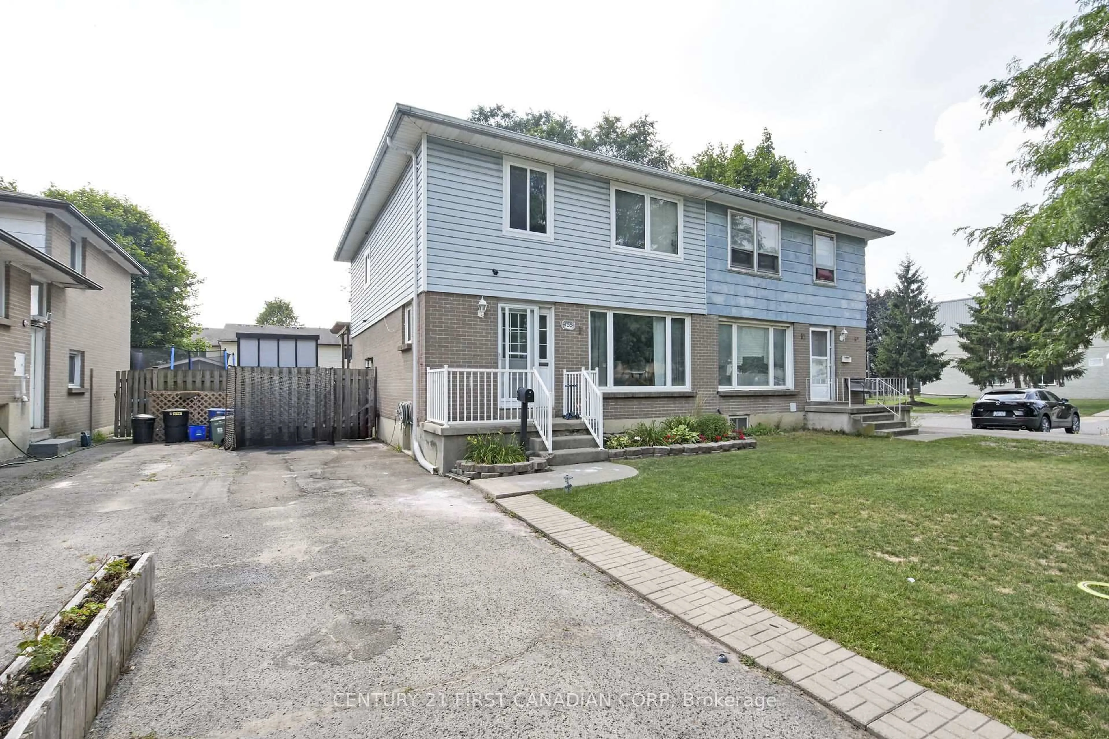 Home with vinyl exterior material, street for 155 Marconi Blvd, London East Ontario N5V 1A6