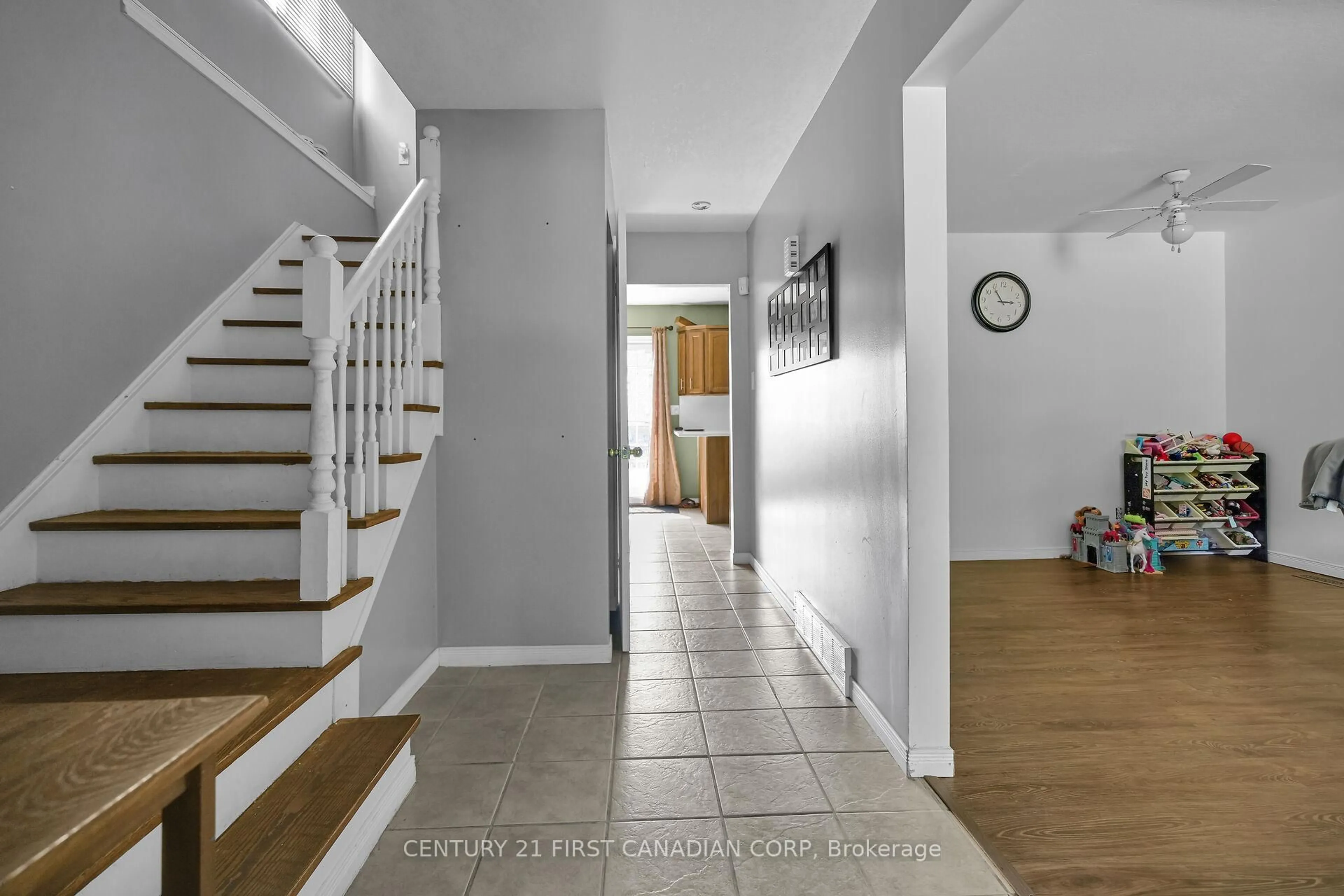 Indoor entryway for 155 Marconi Blvd, London East Ontario N5V 1A6