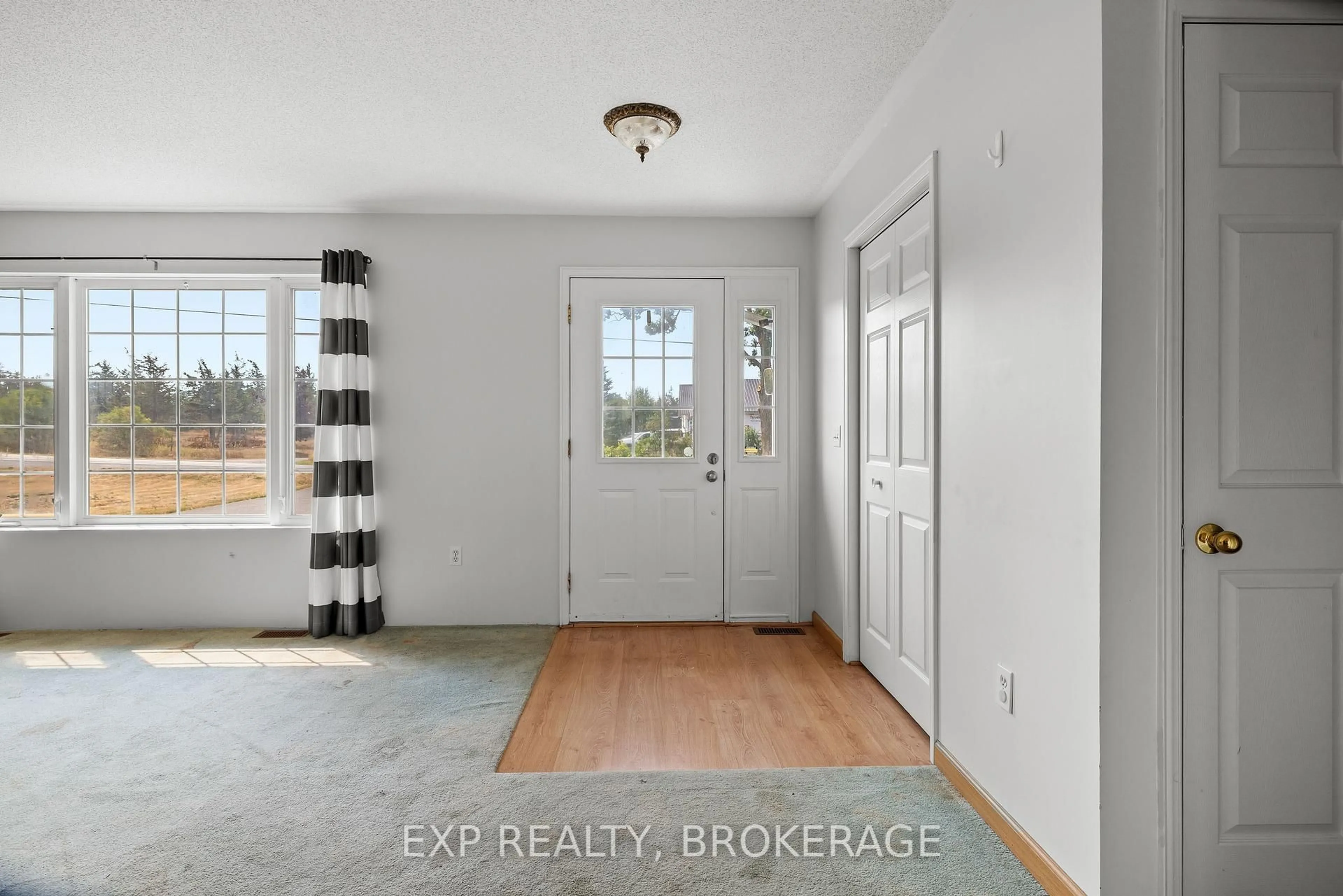 Indoor entryway for 791 Beechwood Rd, Greater Napanee Ontario K7R 3L1