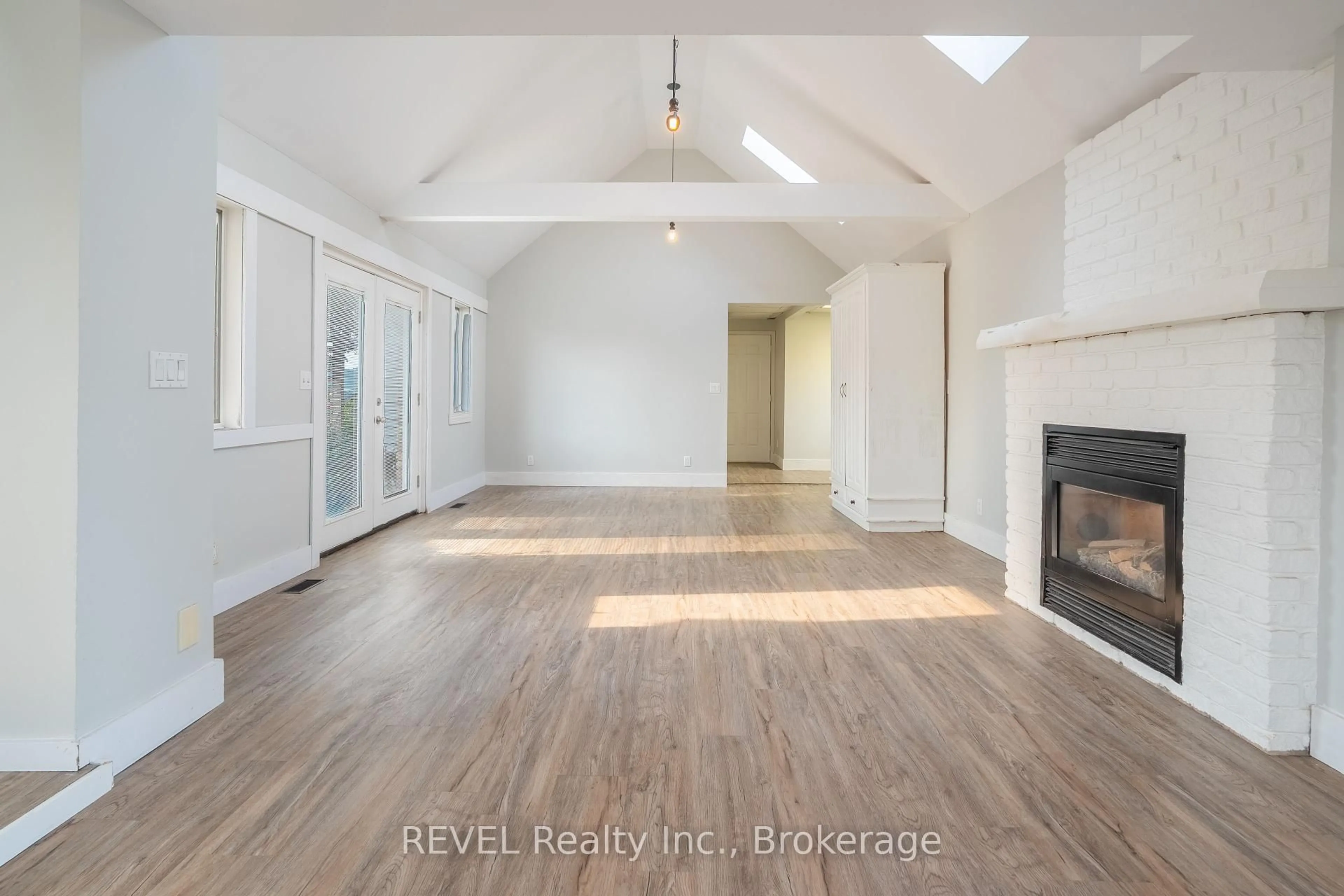 A pic of a room for 11790 Montrose Rd, Niagara Falls Ontario L3B 5N4