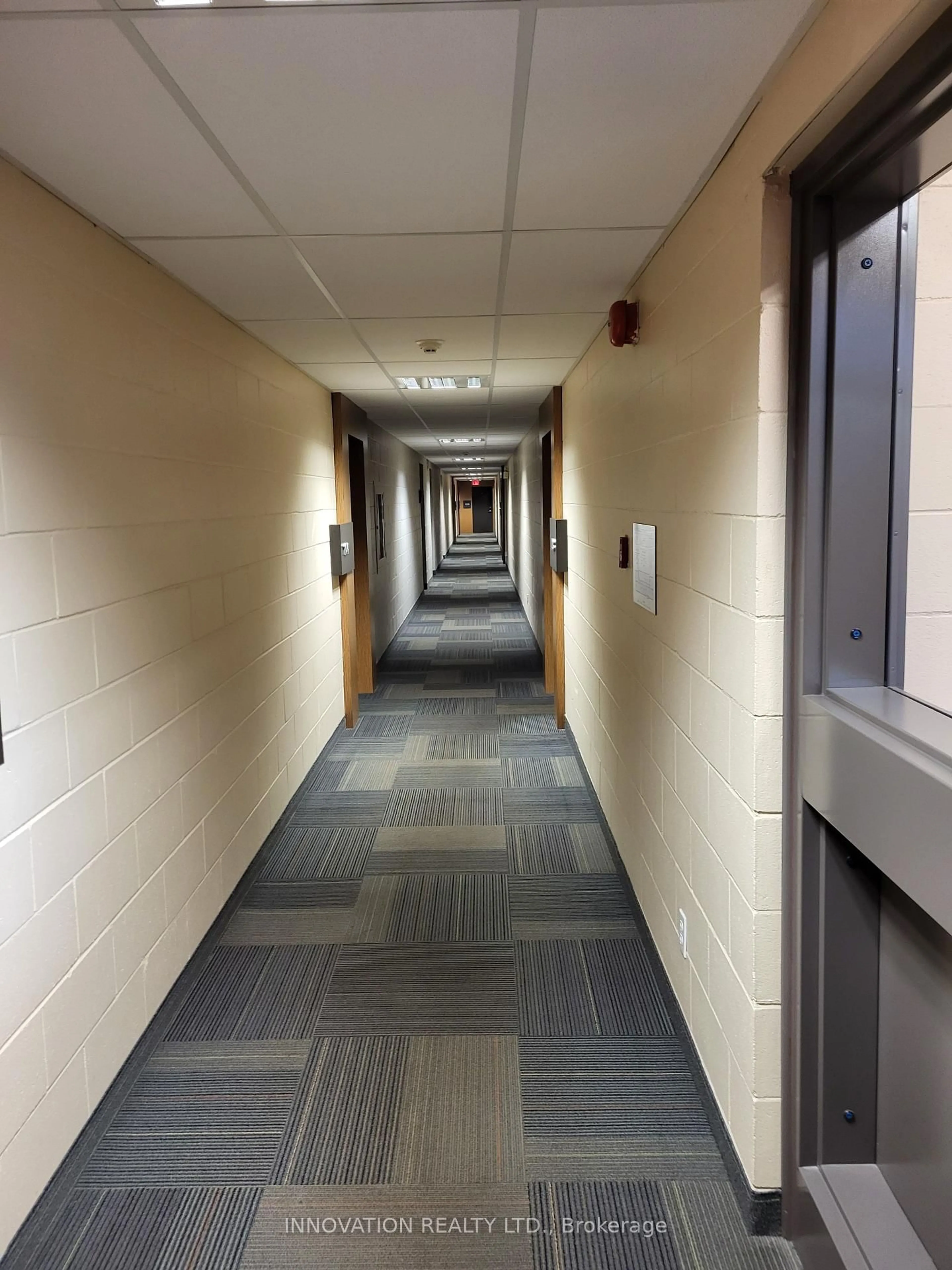 Indoor foyer for 25 Tamarack St #101, Deep River Ontario K0J 1P0