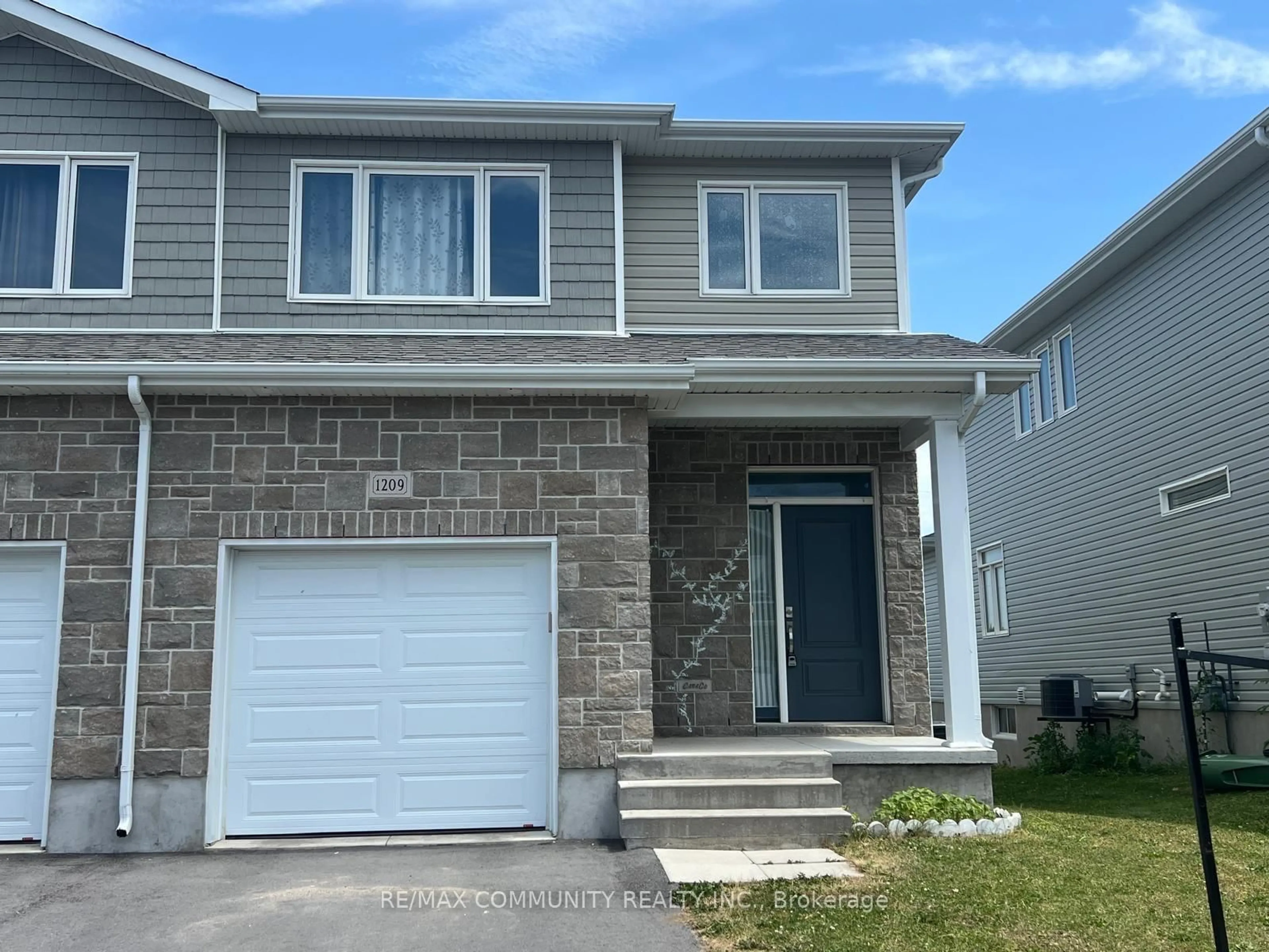 Home with vinyl exterior material, street for 1209 Max Cres, Kingston Ontario K7M 3L8