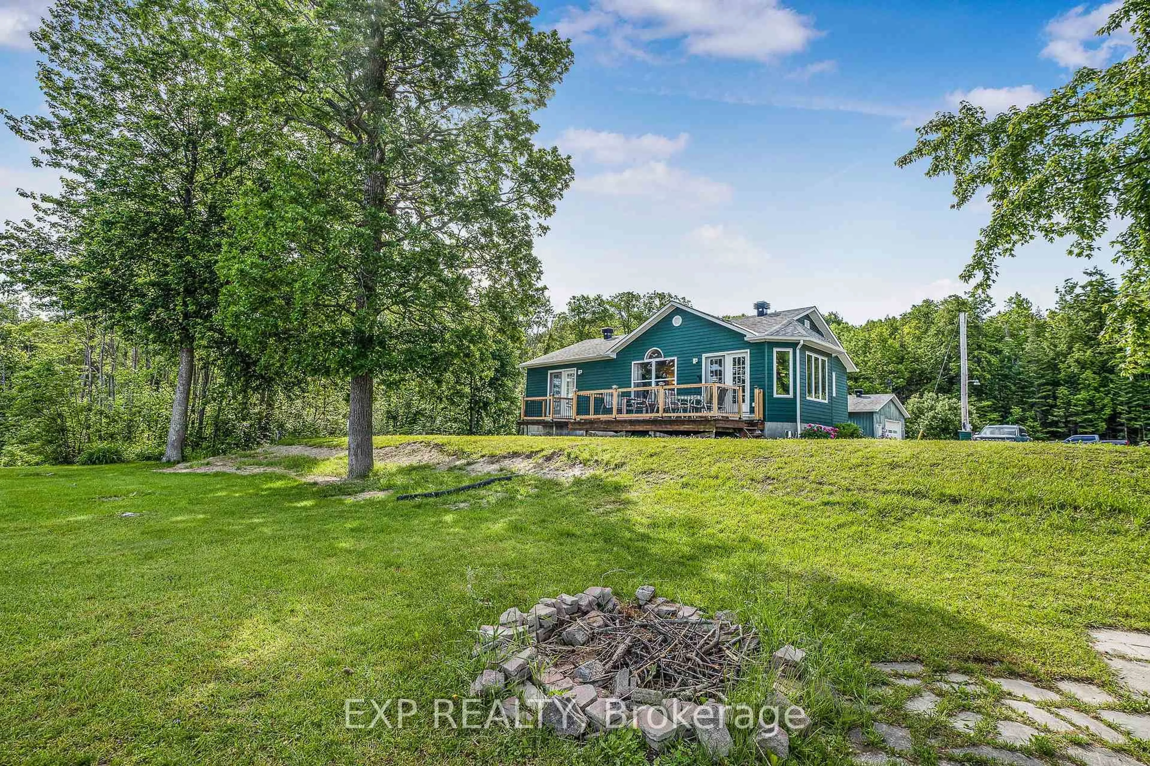 A pic from outside/outdoor area/front of a property/back of a property/a pic from drone, water/lake/river/ocean view for 506 Pago Rd, Clarence-Rockland Ontario K4K 1K7