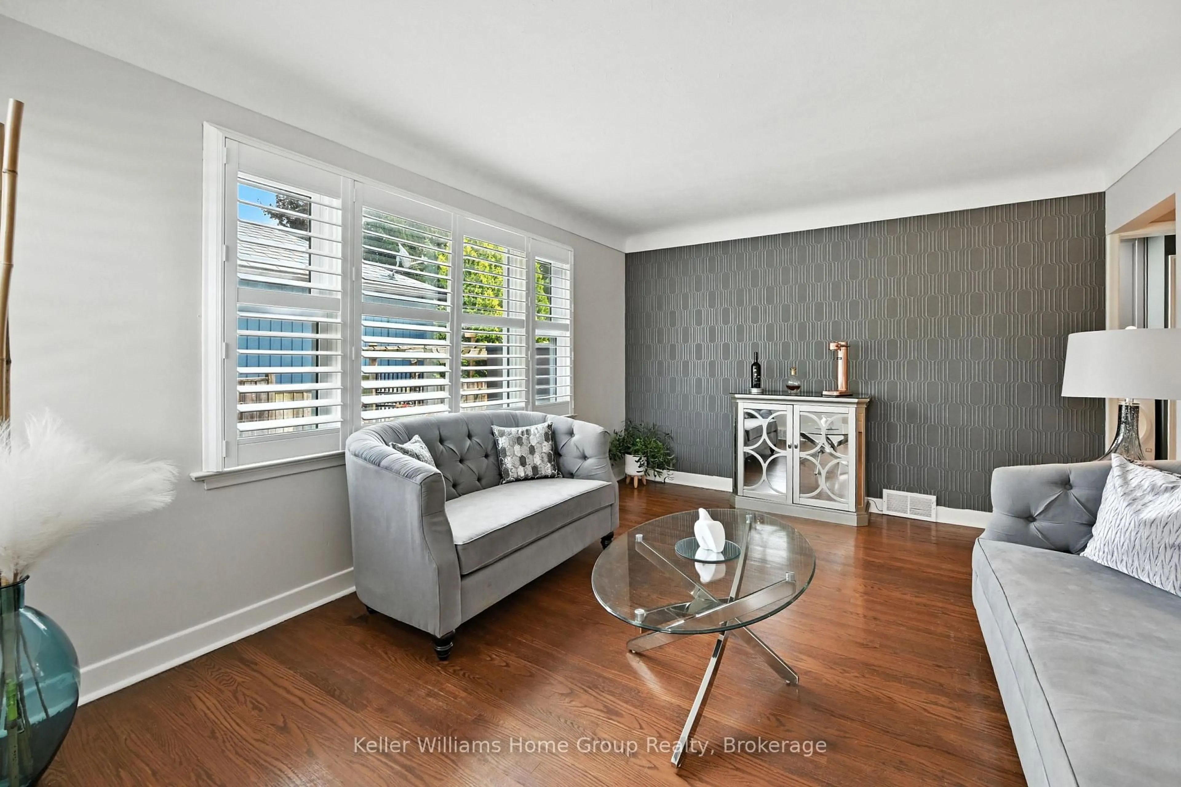 Living room with furniture, wood/laminate floor for 4 Glenview Ave, St. Catharines Ontario L2N 2Z6