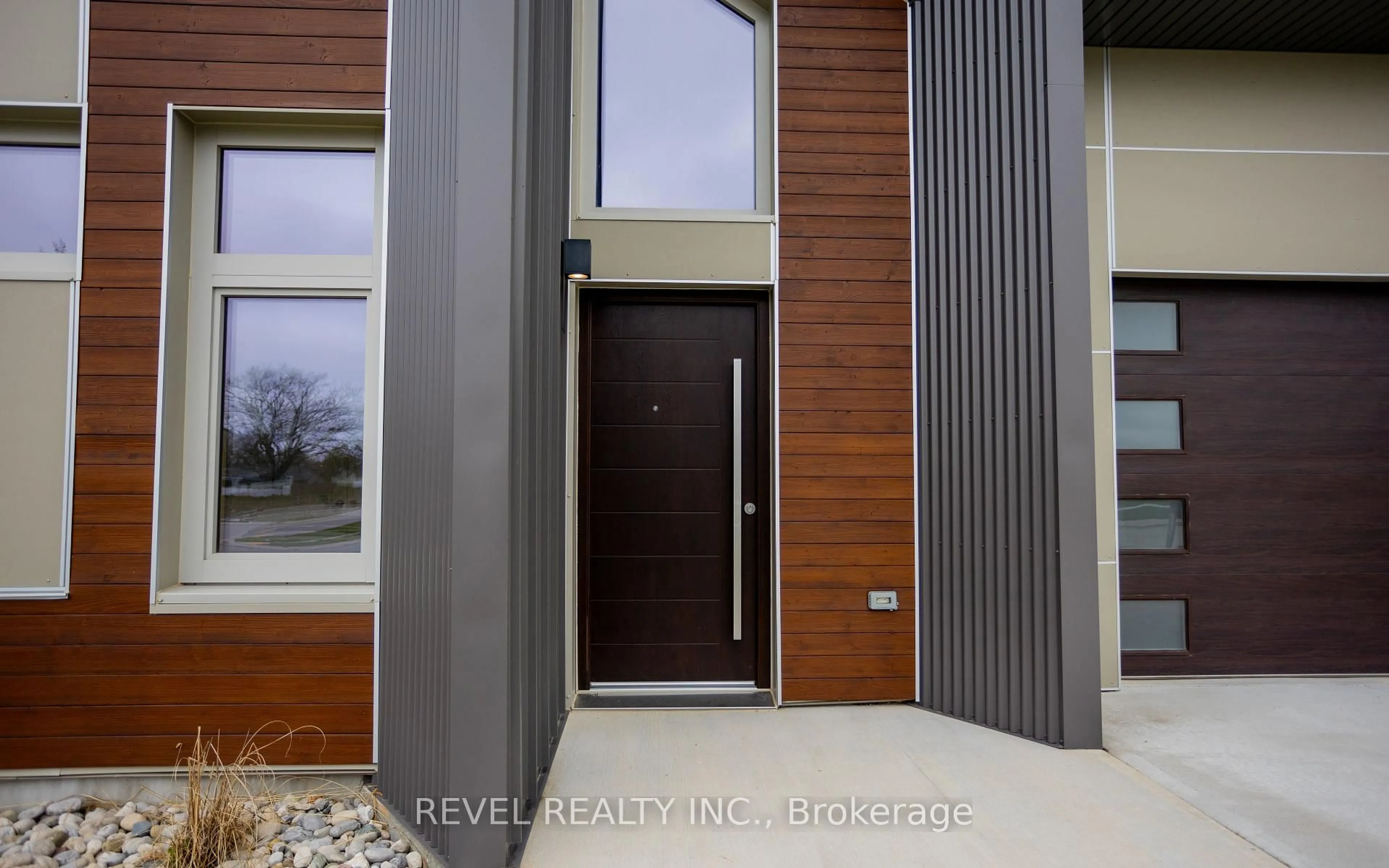 Indoor entryway for 92 Elgin St, Zorra Ontario N0J 1J0
