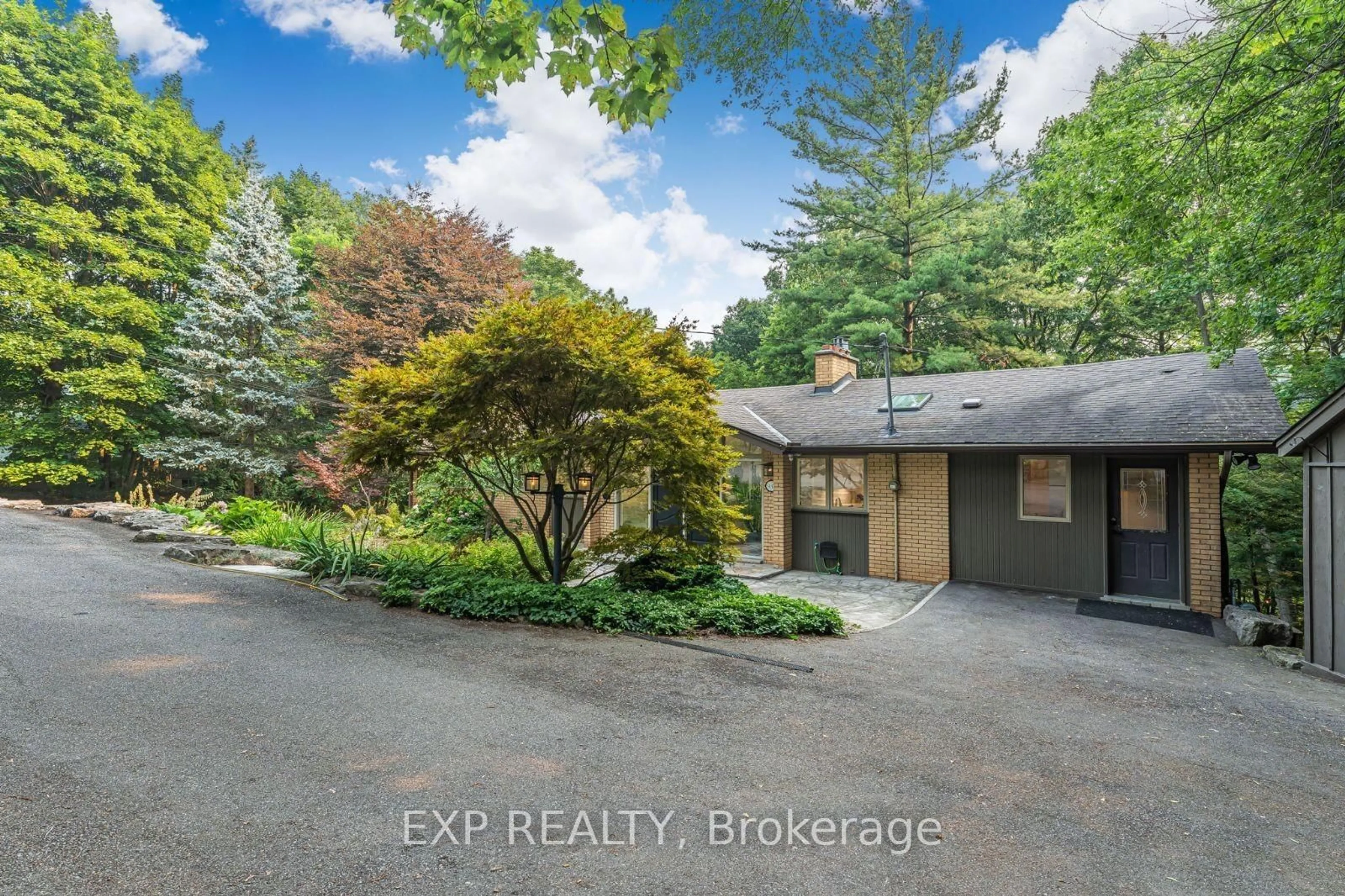 A pic from outside/outdoor area/front of a property/back of a property/a pic from drone, street for 937 Montgomery Dr, Hamilton Ontario L9G 3H6