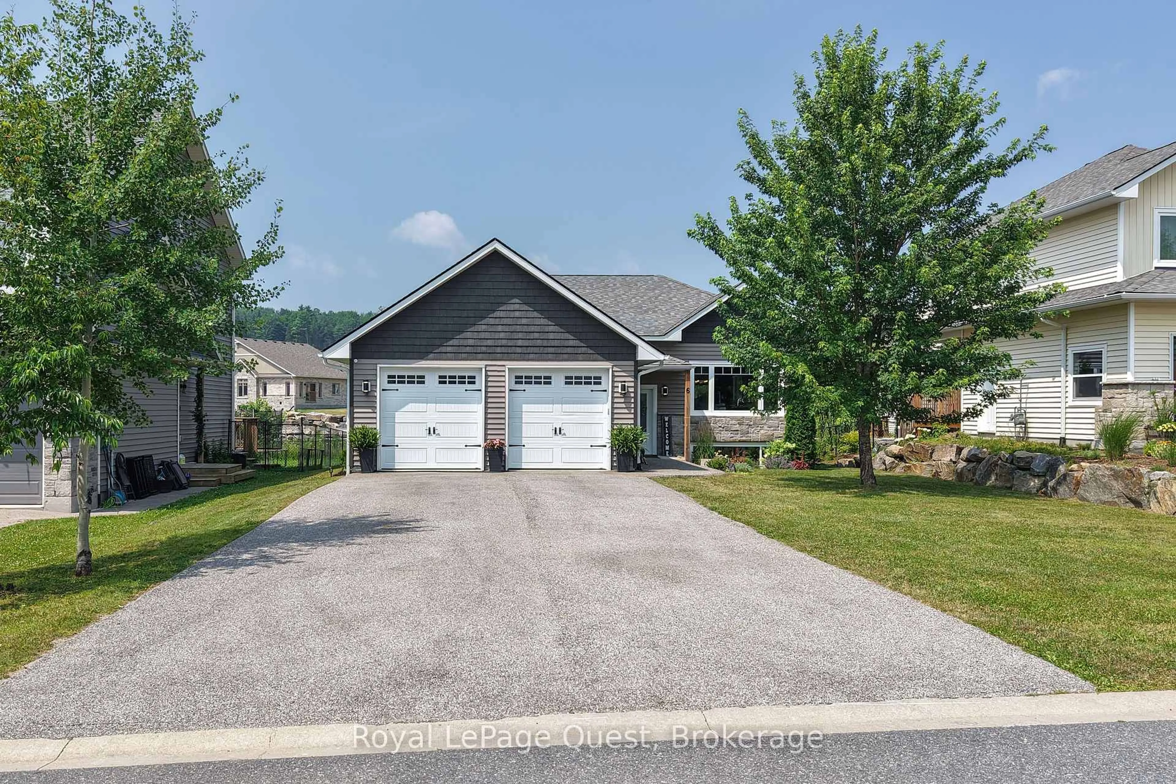 Home with vinyl exterior material, street for 6 Millwood Crt, Huntsville Ontario P1H 1E1