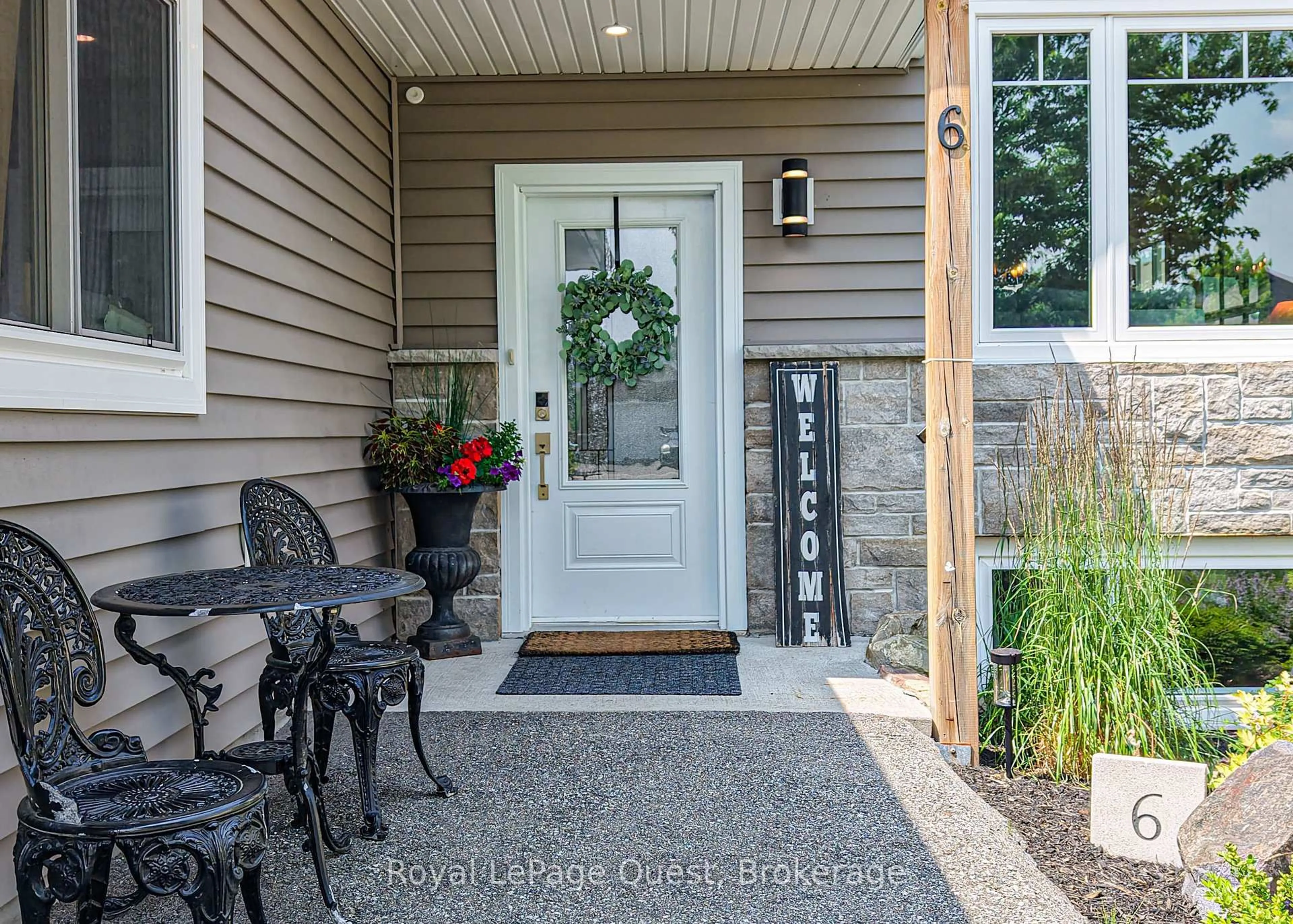 Indoor entryway for 6 Millwood Crt, Huntsville Ontario P1H 1E1