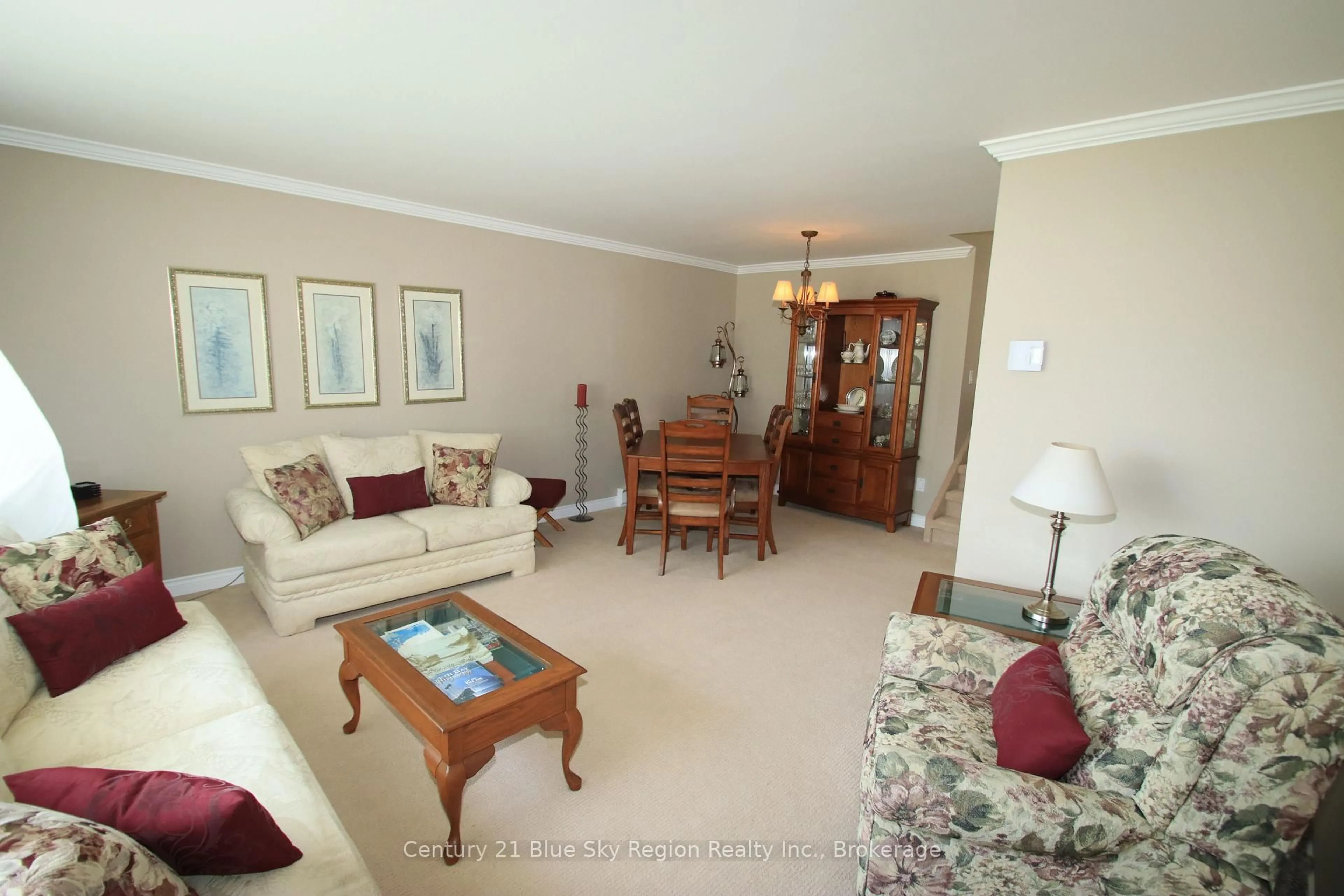 Living room with furniture, unknown for 531 Cartier St, North Bay Ontario P1B 8N2