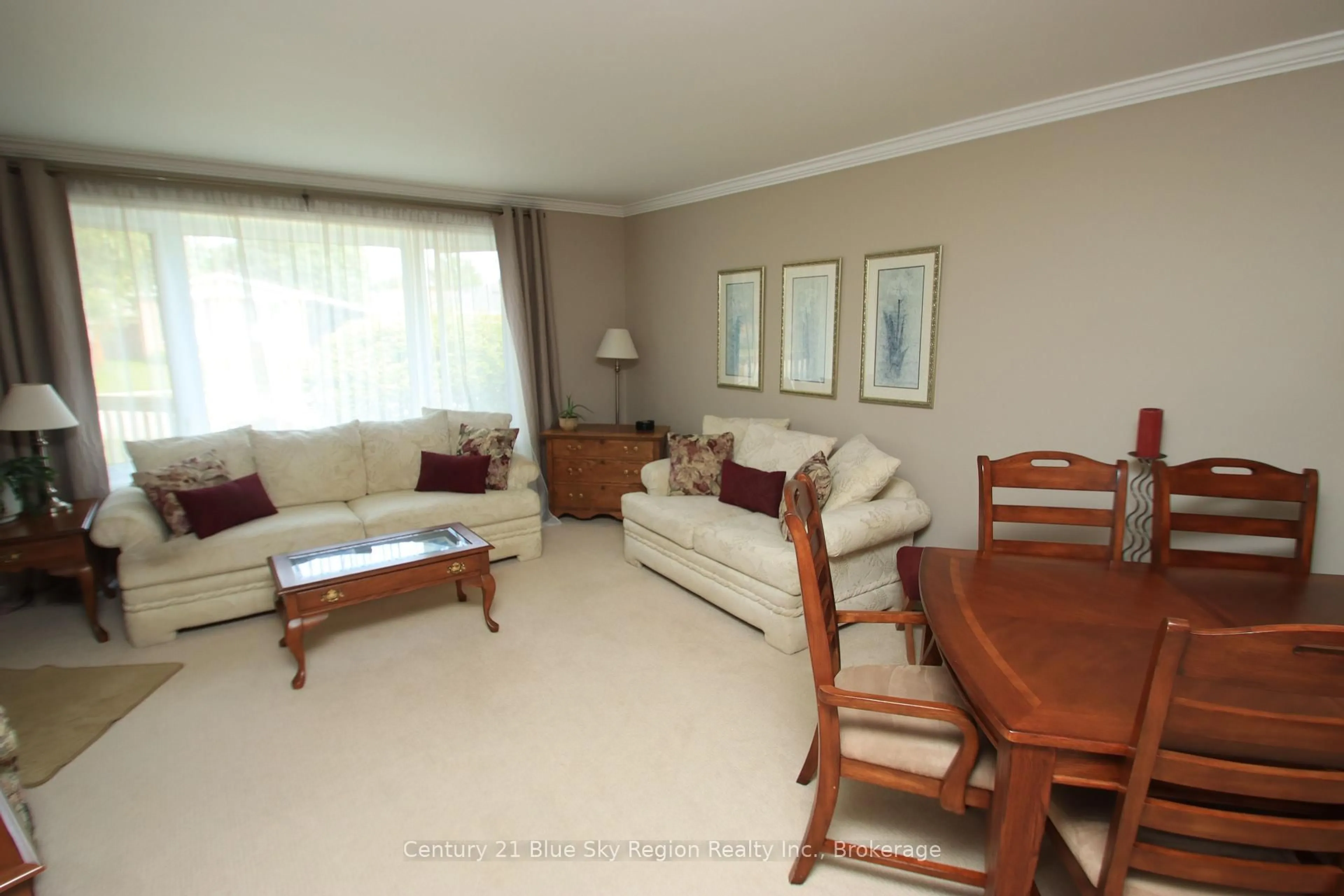 Living room with furniture, unknown for 531 Cartier St, North Bay Ontario P1B 8N2
