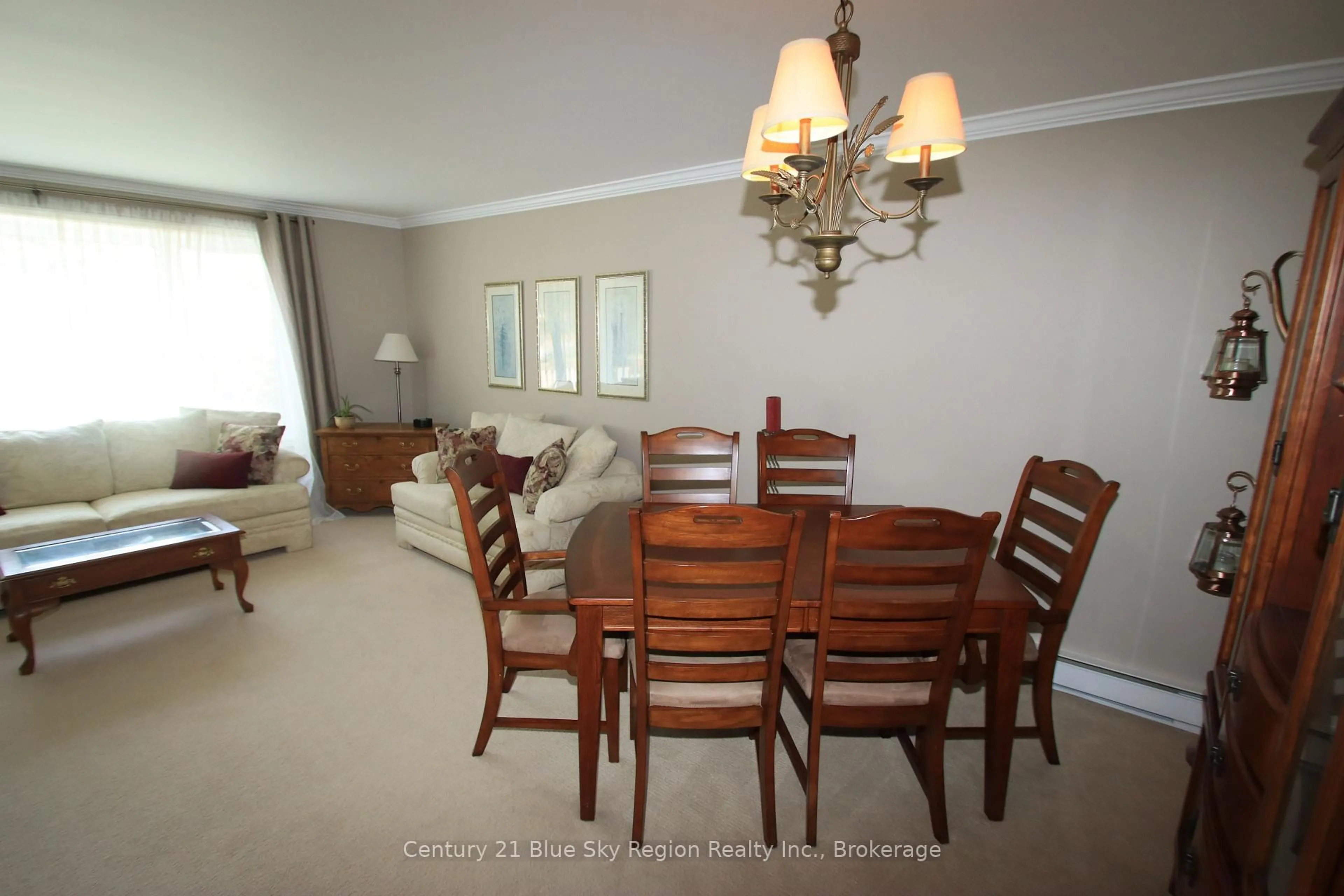 Dining room, unknown for 531 Cartier St, North Bay Ontario P1B 8N2