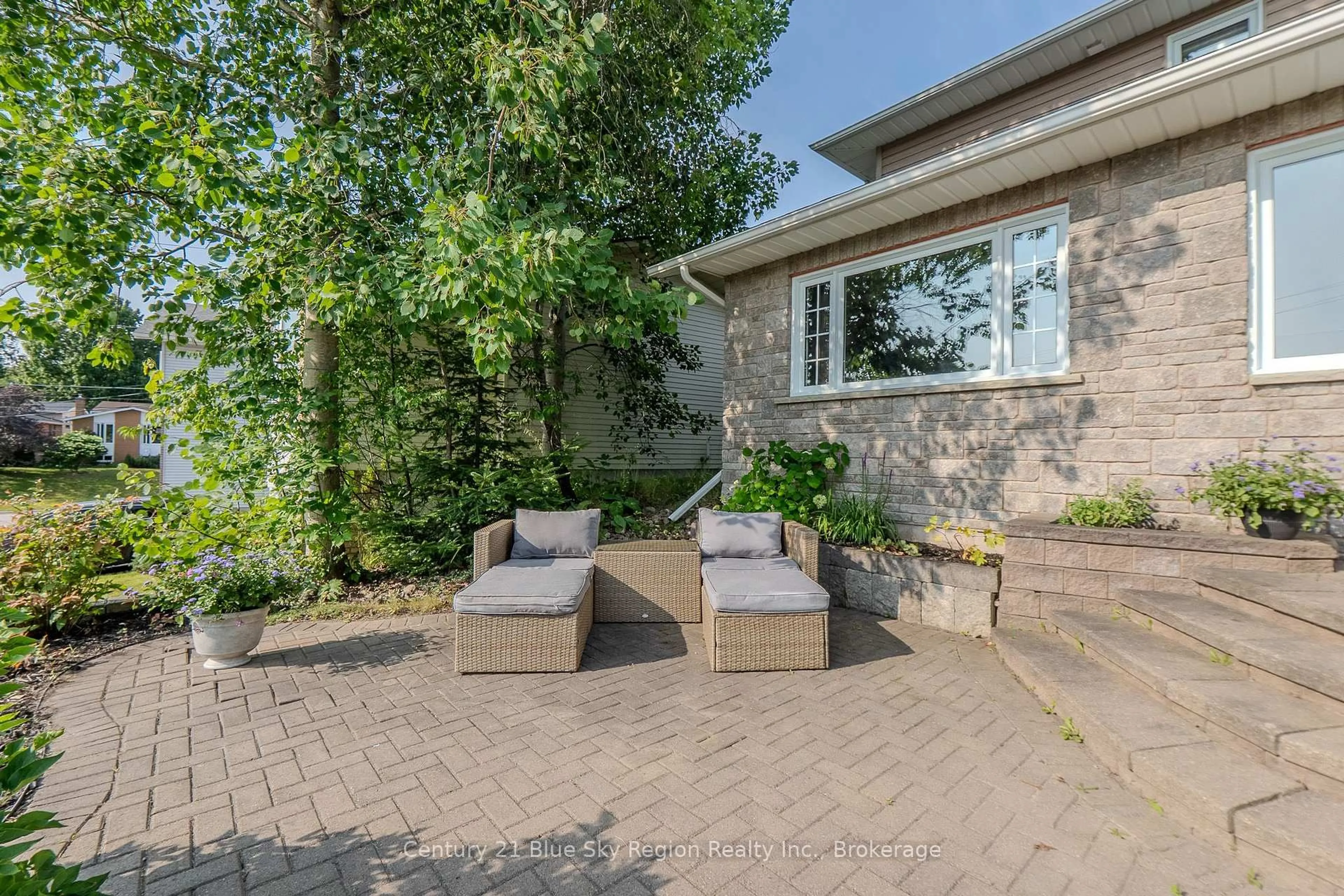 Patio, street for 77 Shallot Cres, North Bay Ontario P1A 3V7