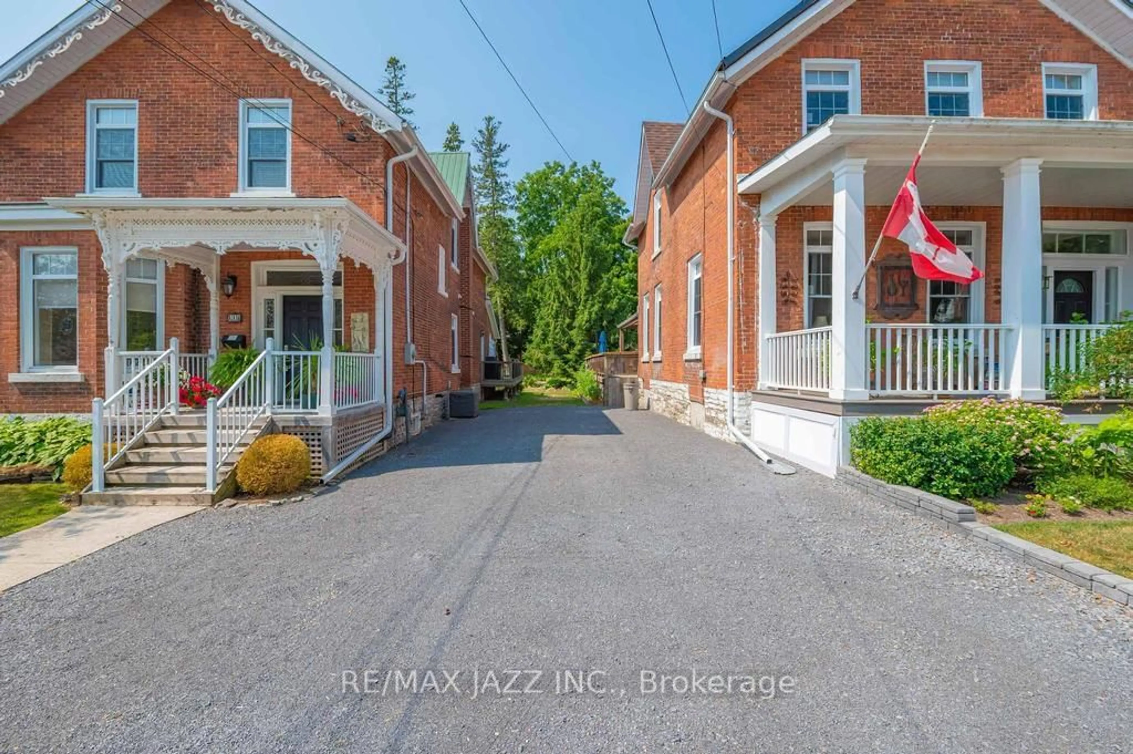 A pic from outside/outdoor area/front of a property/back of a property/a pic from drone, street for 118 Richard St, Greater Napanee Ontario K7R 2T4