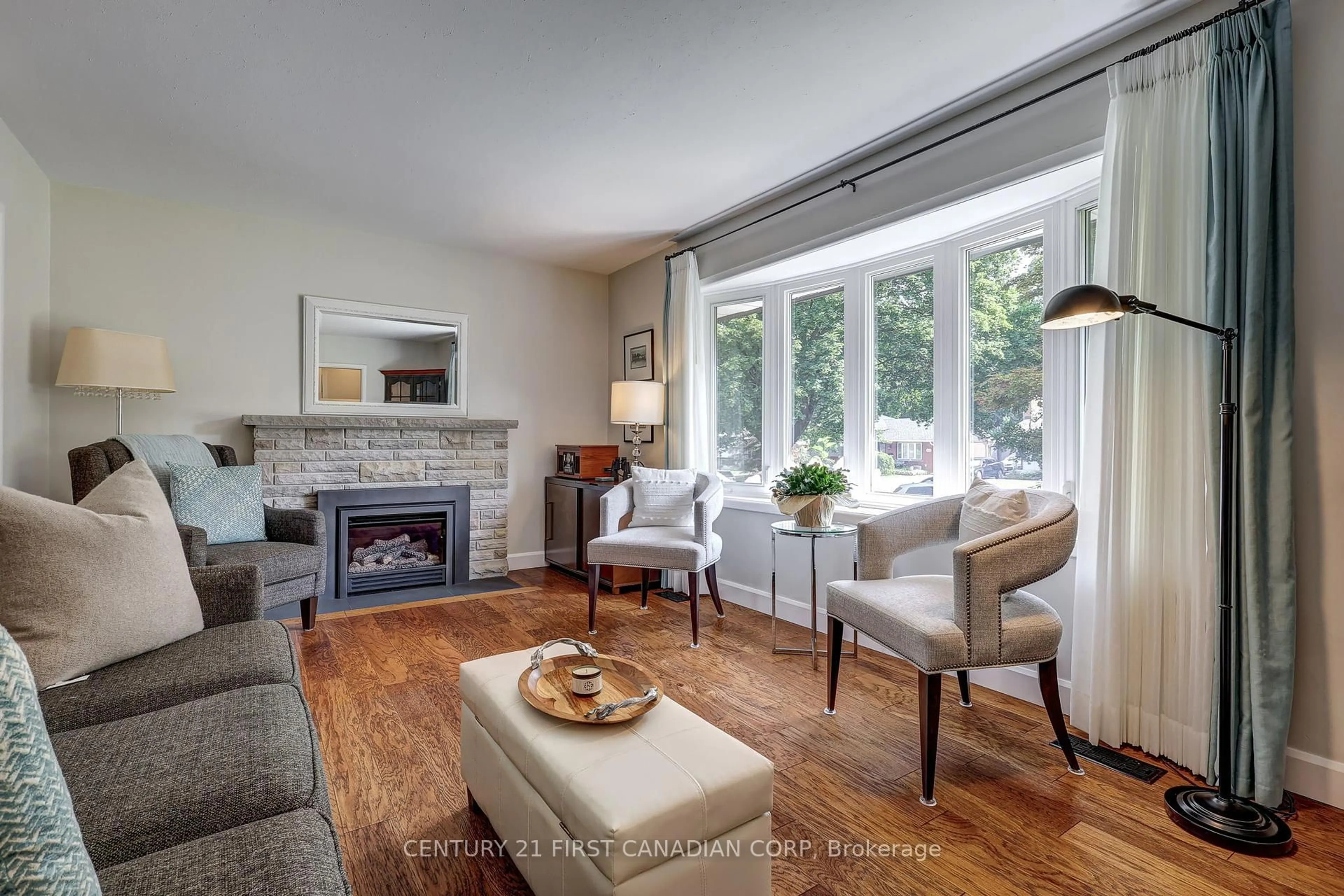 Living room with furniture, unknown for 611 Chiddington Ave, London South Ontario N6C 2W6