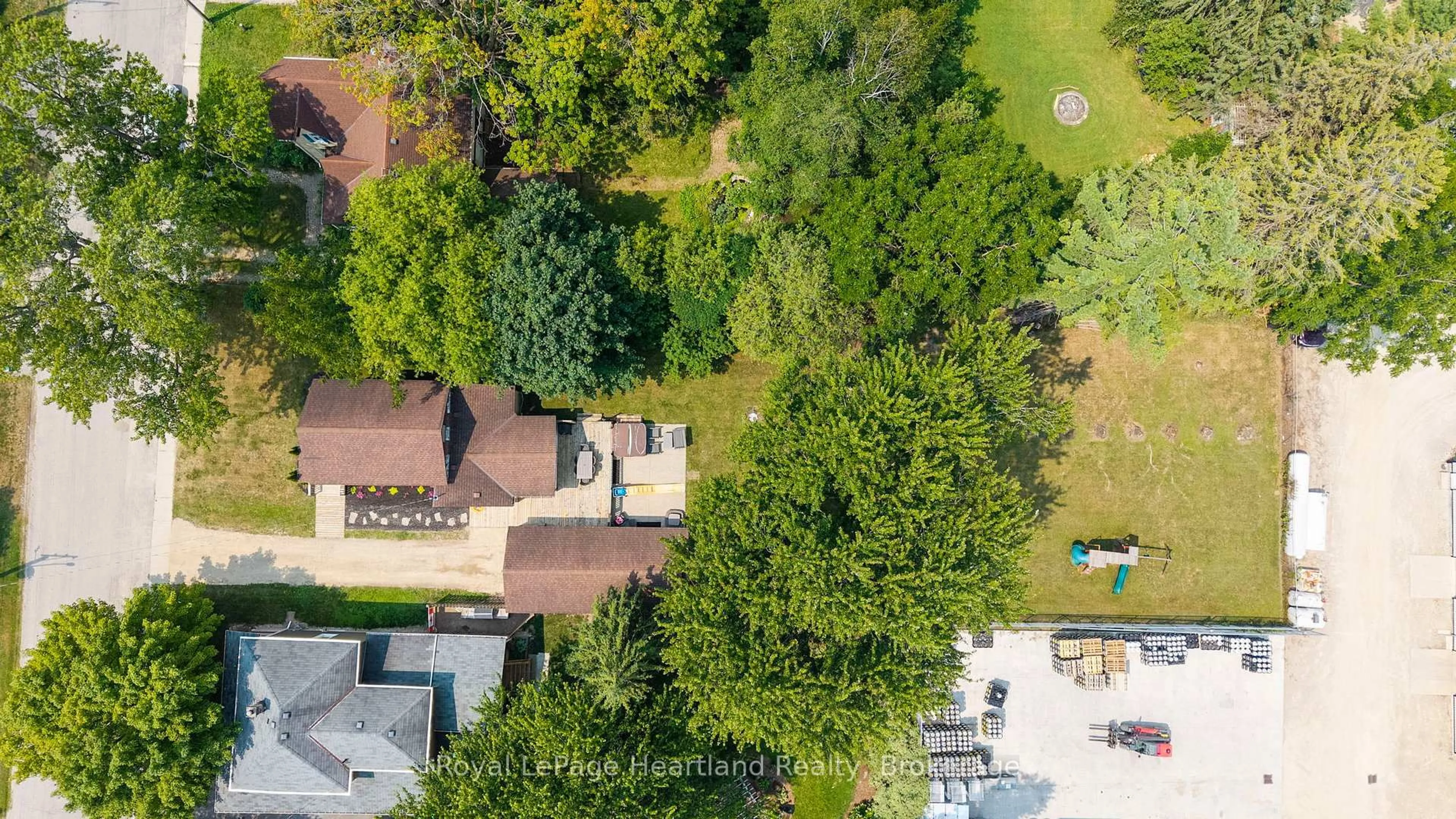 A pic from outside/outdoor area/front of a property/back of a property/a pic from drone, unknown for 67 ROBERTSON St, Minto Ontario N0G 1Z0