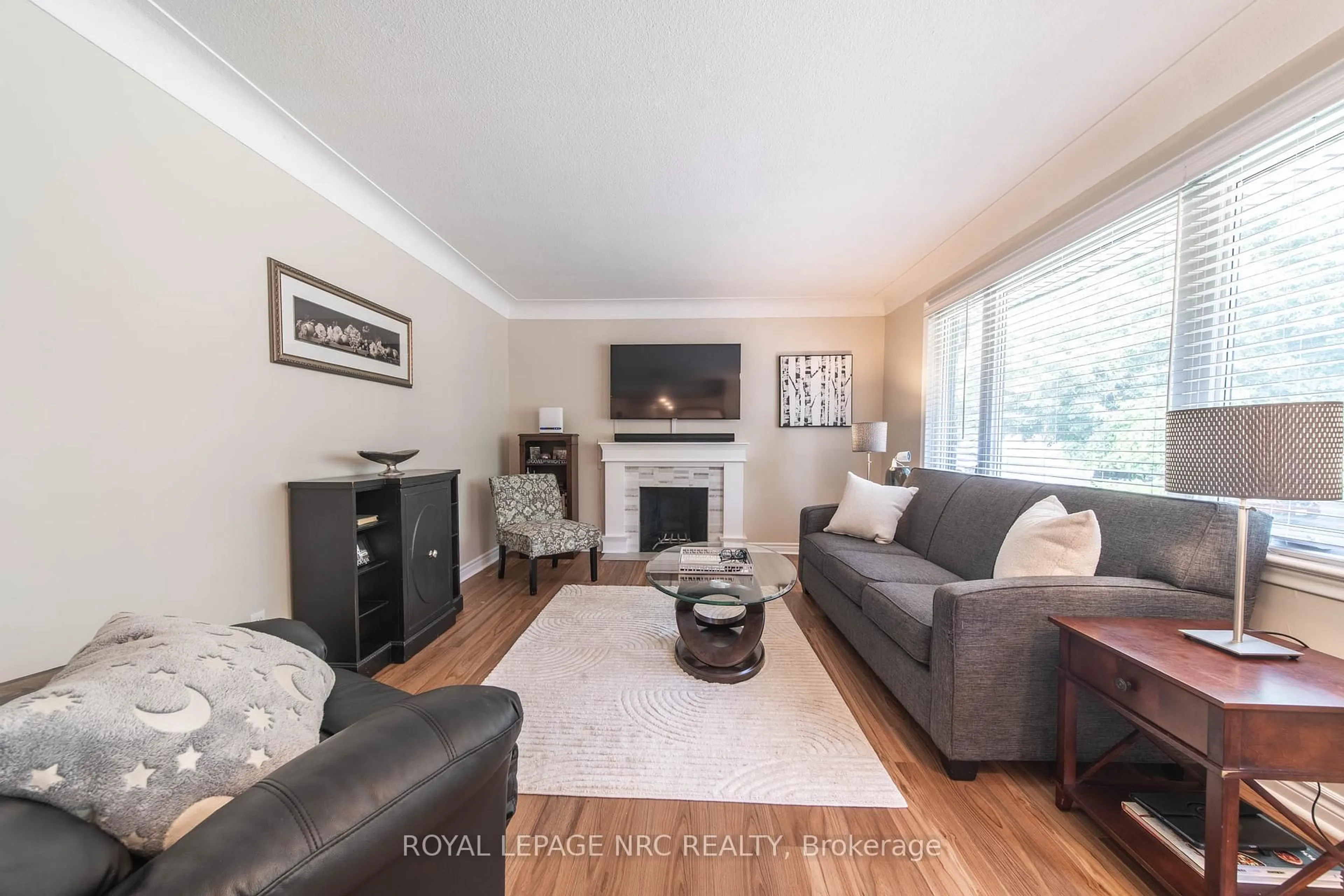 Living room with furniture, wood/laminate floor for 6506 Russell St, Niagara Falls Ontario L2J 1P7