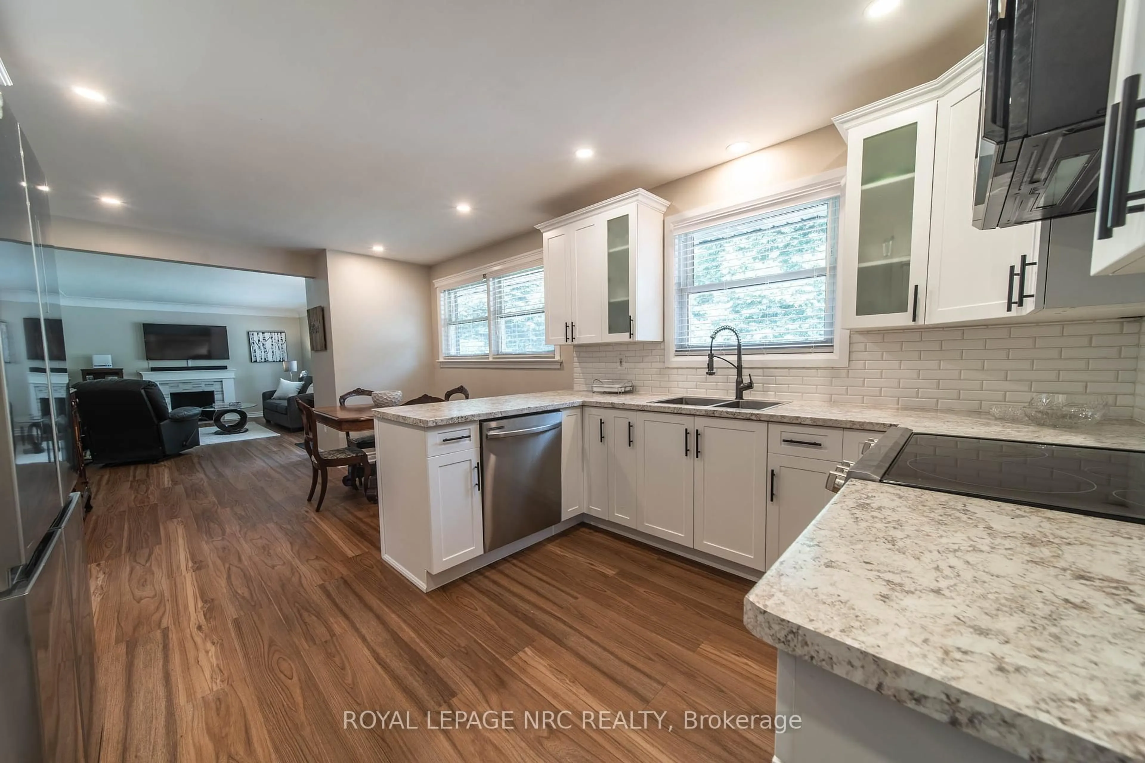 Open concept kitchen, ceramic/tile floor for 6506 Russell St, Niagara Falls Ontario L2J 1P7