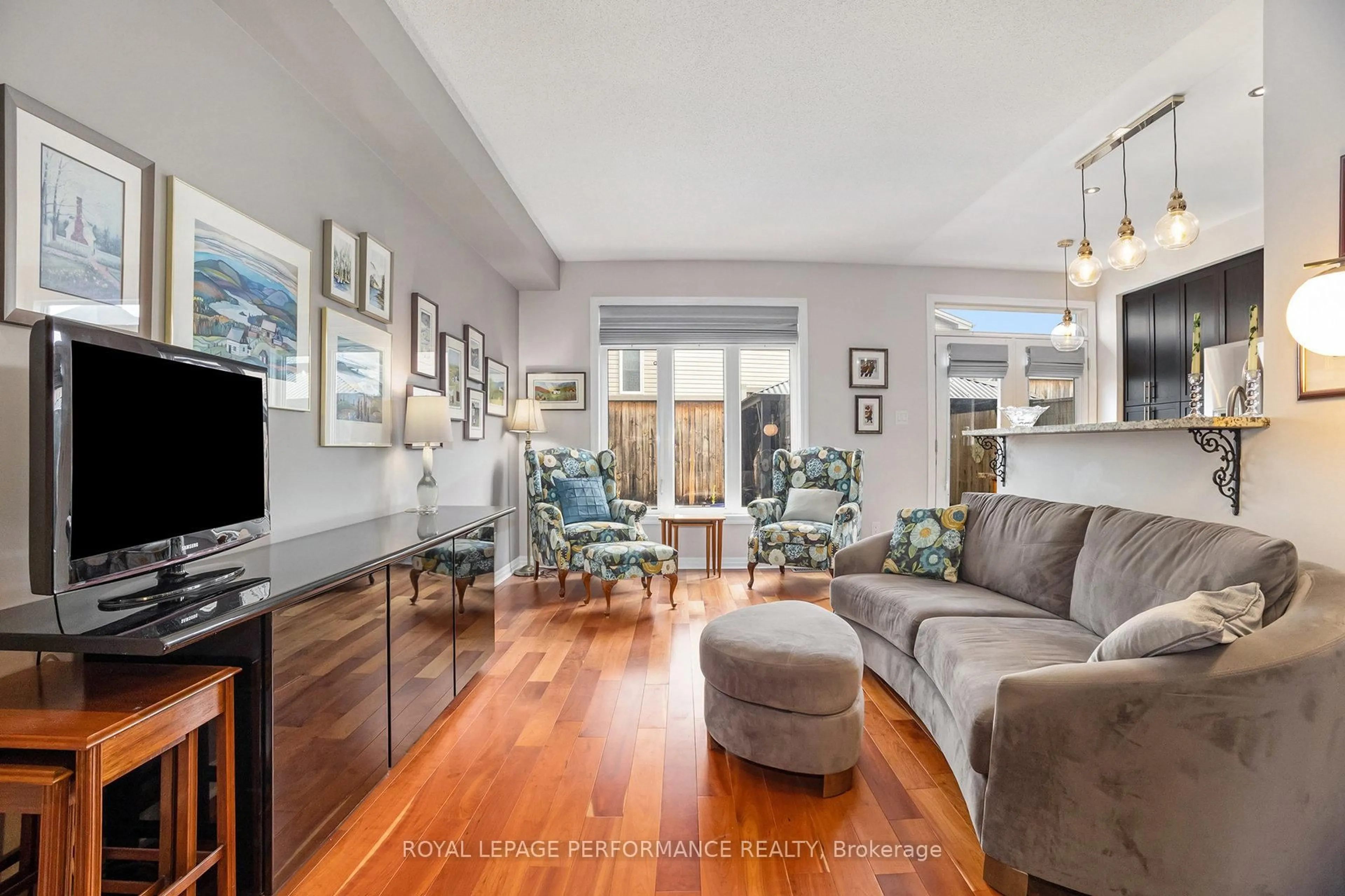 Living room with furniture, unknown for 513 Knotridge St, Ottawa Ontario K1W 0C5