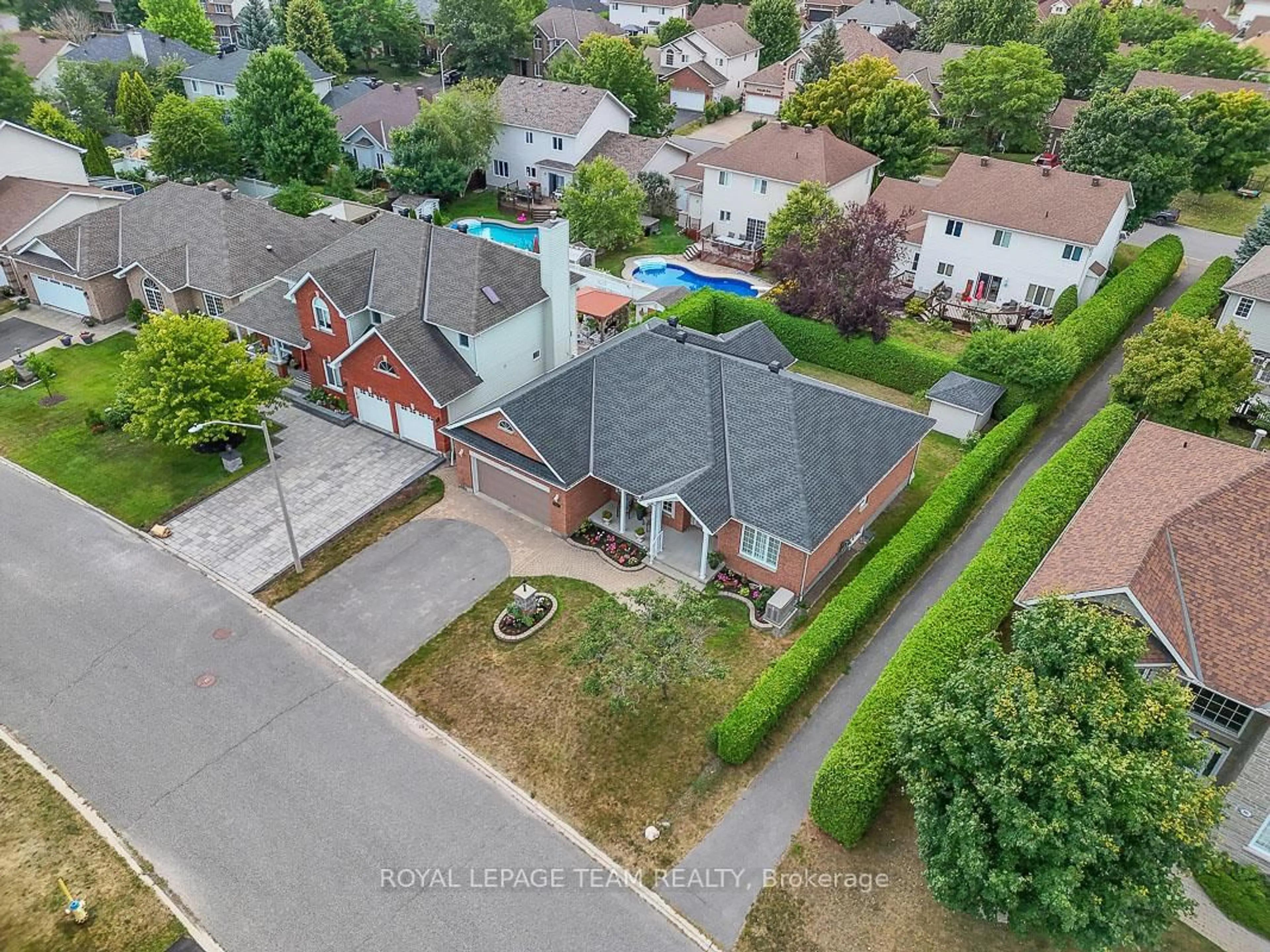 A pic from outside/outdoor area/front of a property/back of a property/a pic from drone, street for 14 Slate St, Ottawa Ontario K2S 1Y7