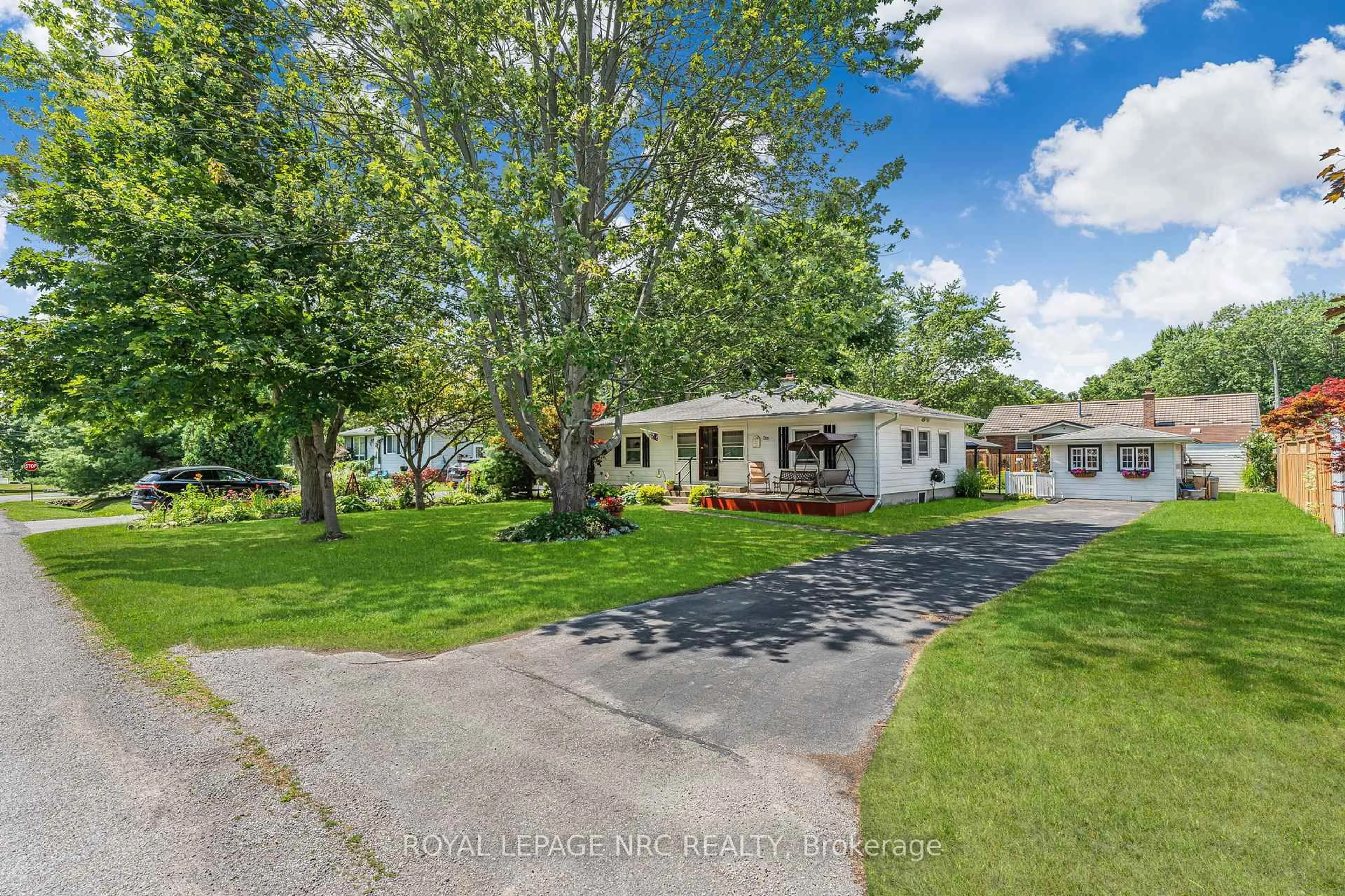 A pic from outside/outdoor area/front of a property/back of a property/a pic from drone, water/lake/river/ocean view for 255 Cherryhill Blvd, Fort Erie Ontario L0S 1B0