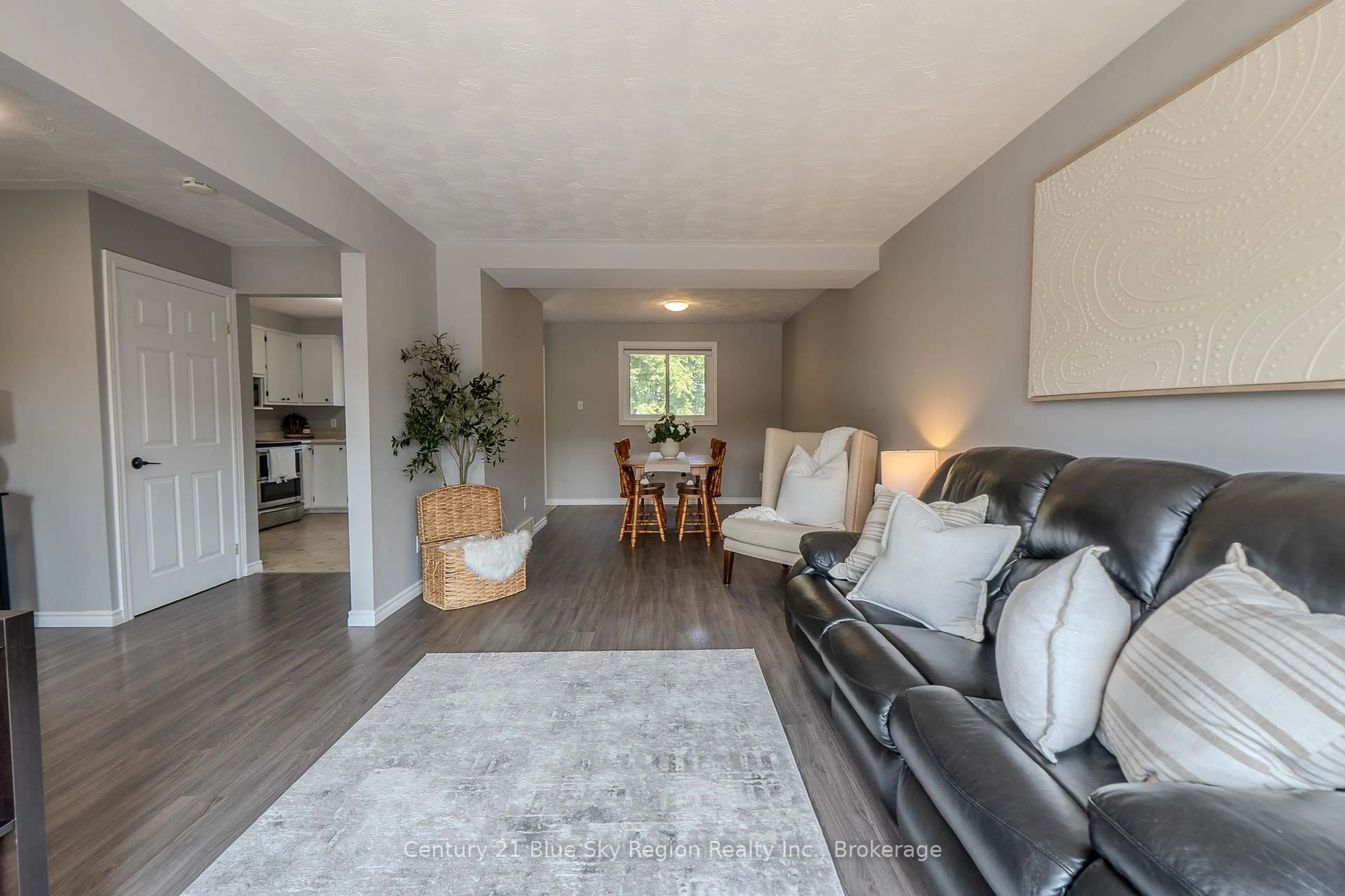 Living room with furniture, unknown for 580 Dane Ave, North Bay Ontario P1B 7G6