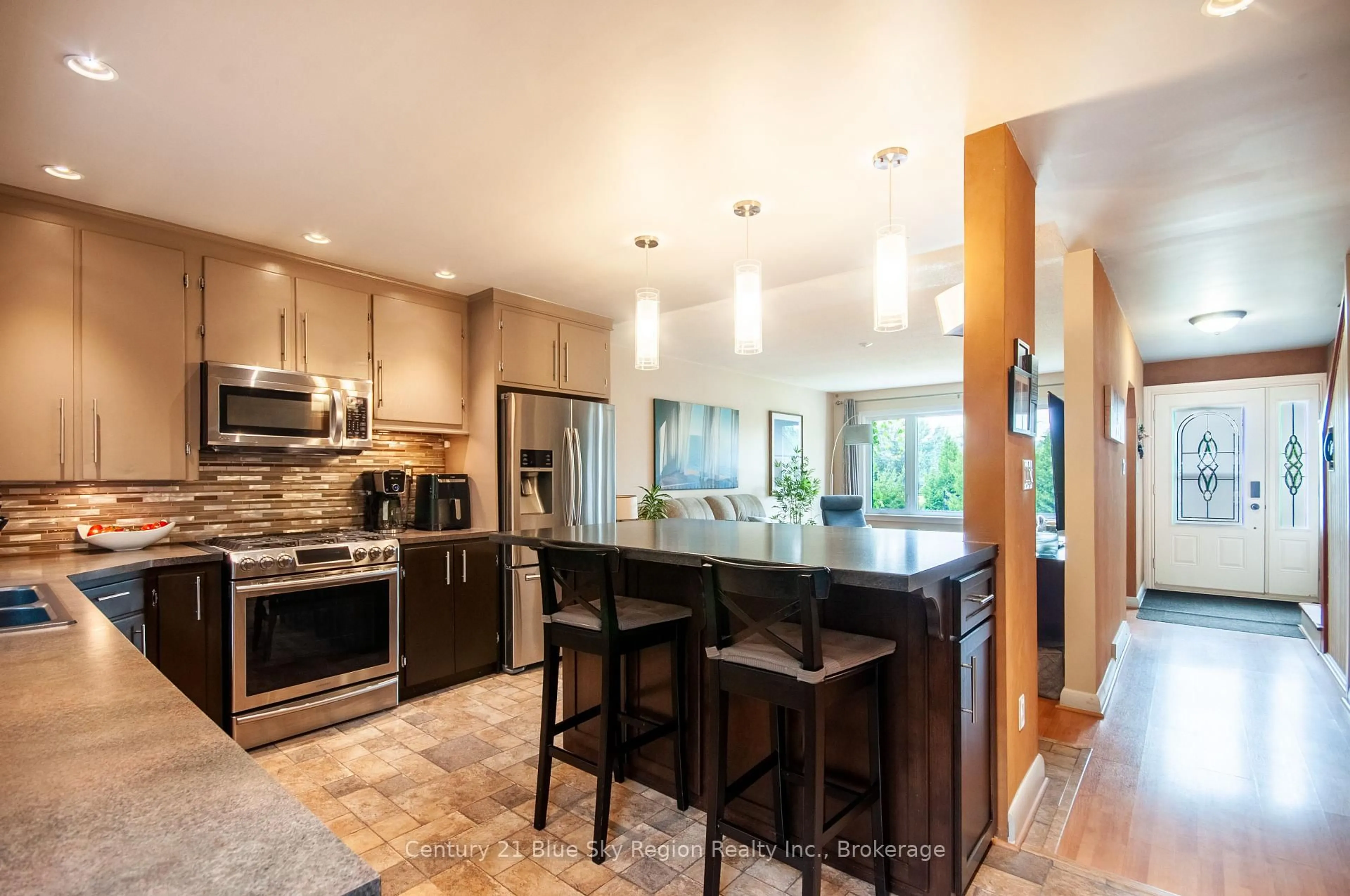Open concept kitchen, ceramic/tile floor for 247 LAKESIDE Dr, North Bay Ontario P1A 3E2
