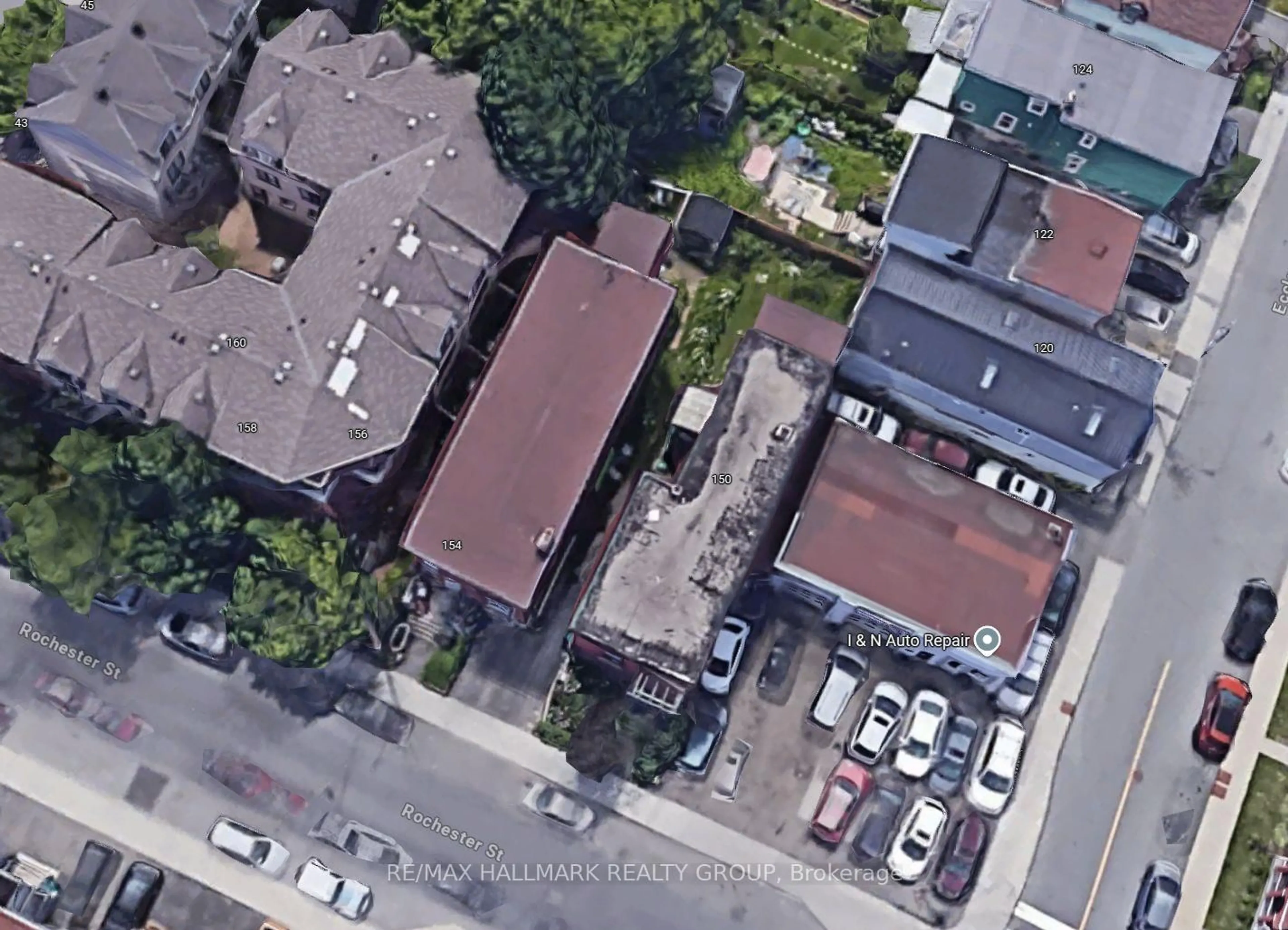 A pic from outside/outdoor area/front of a property/back of a property/a pic from drone, street for 150 Rochester St, Ottawa Ontario K1R 7M4