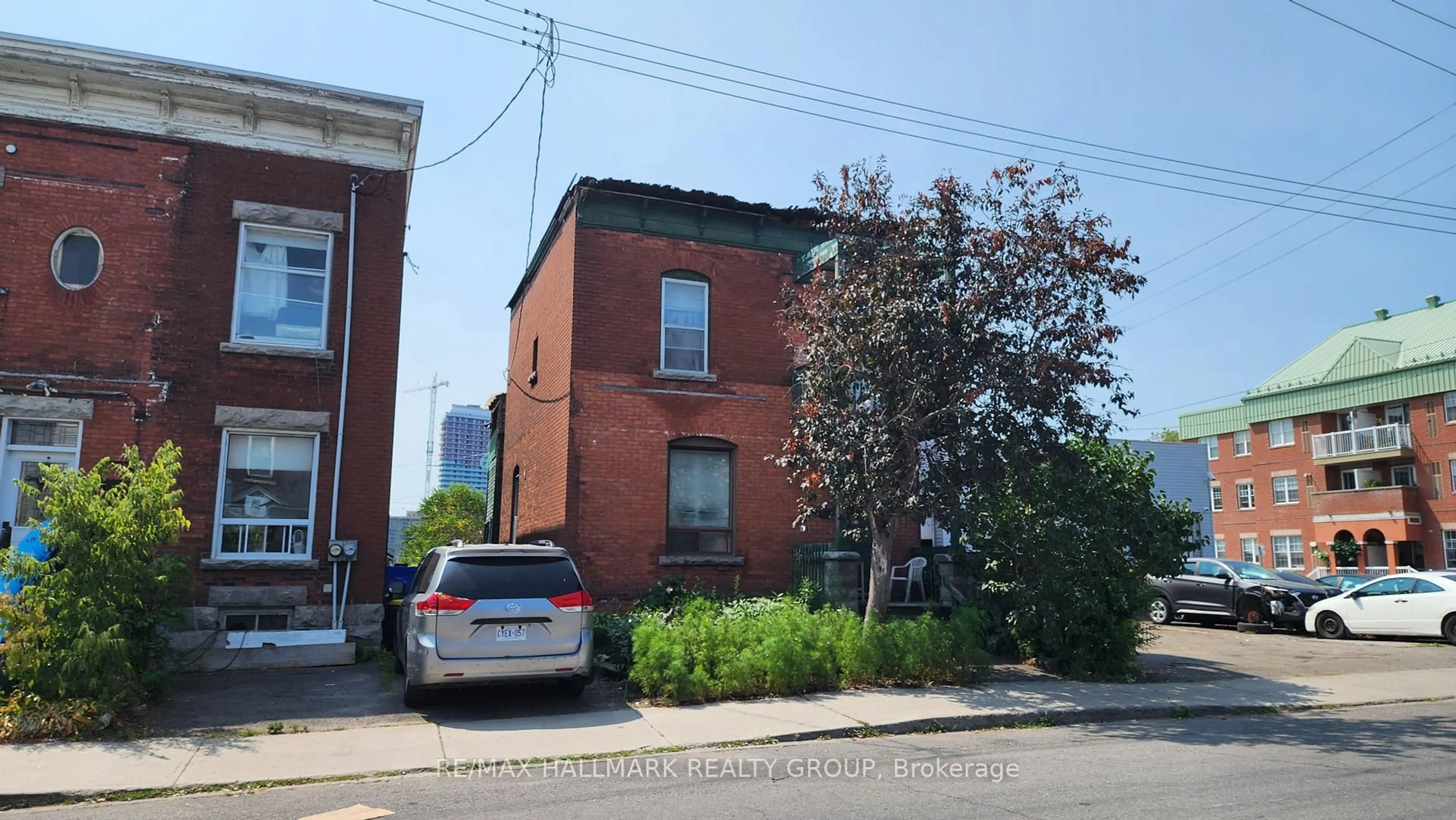 Home with brick exterior material, street for 150 Rochester St, Ottawa Ontario K1R 7M4