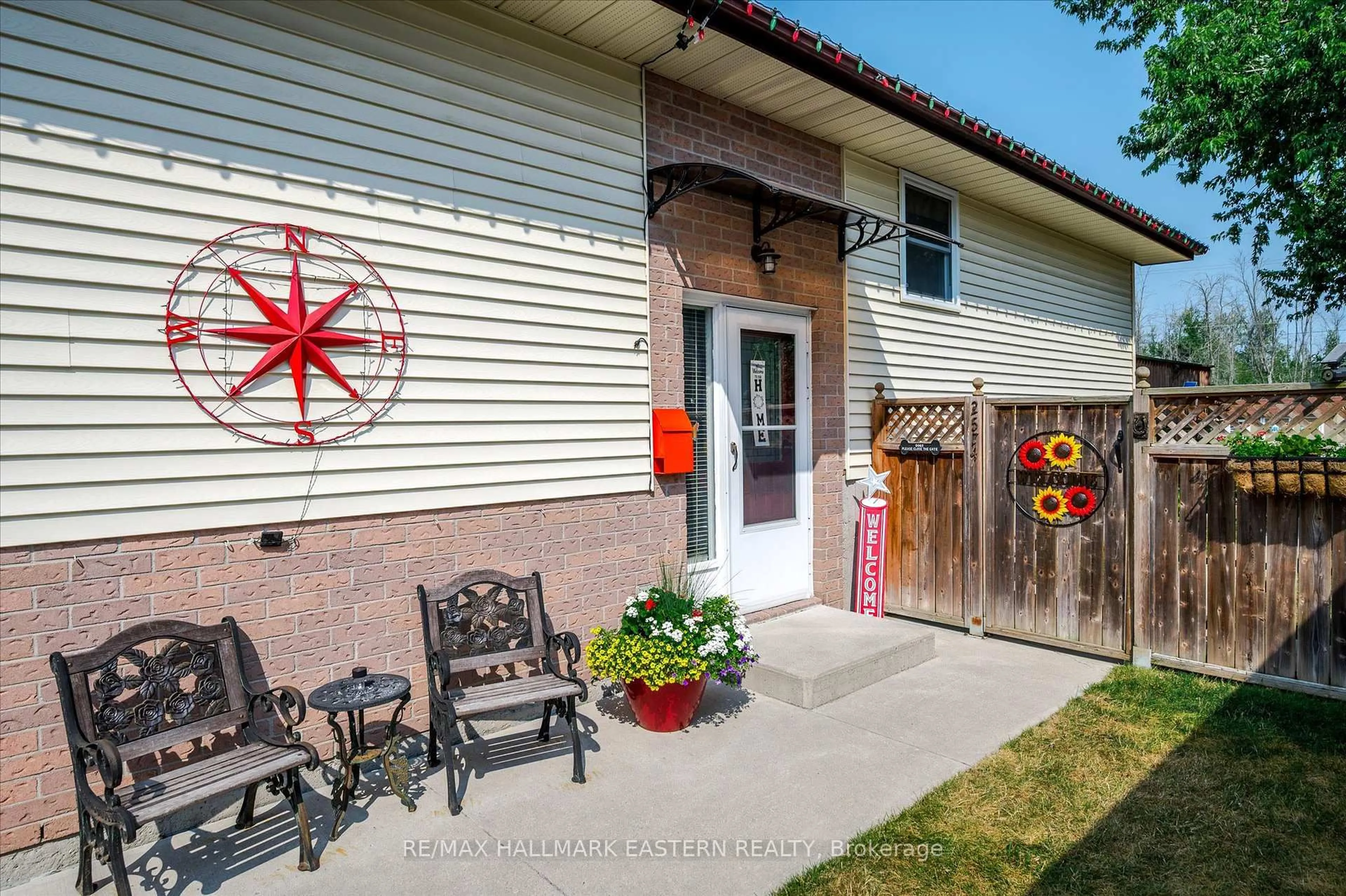 Patio, street for 2574 Foxmeadow Rd, Peterborough East Ontario K9L 1X2