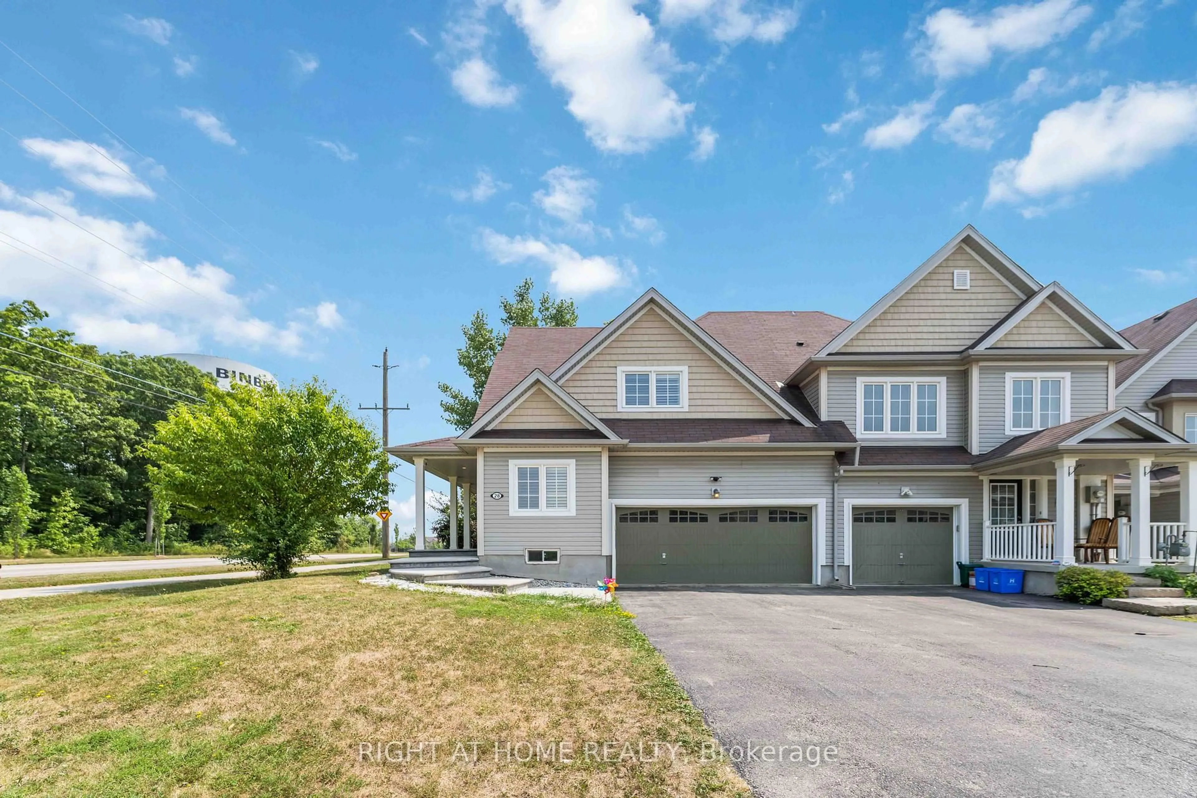 A pic from outside/outdoor area/front of a property/back of a property/a pic from drone, street for 28 Lynch Cres, Hamilton Ontario L0R 1C0