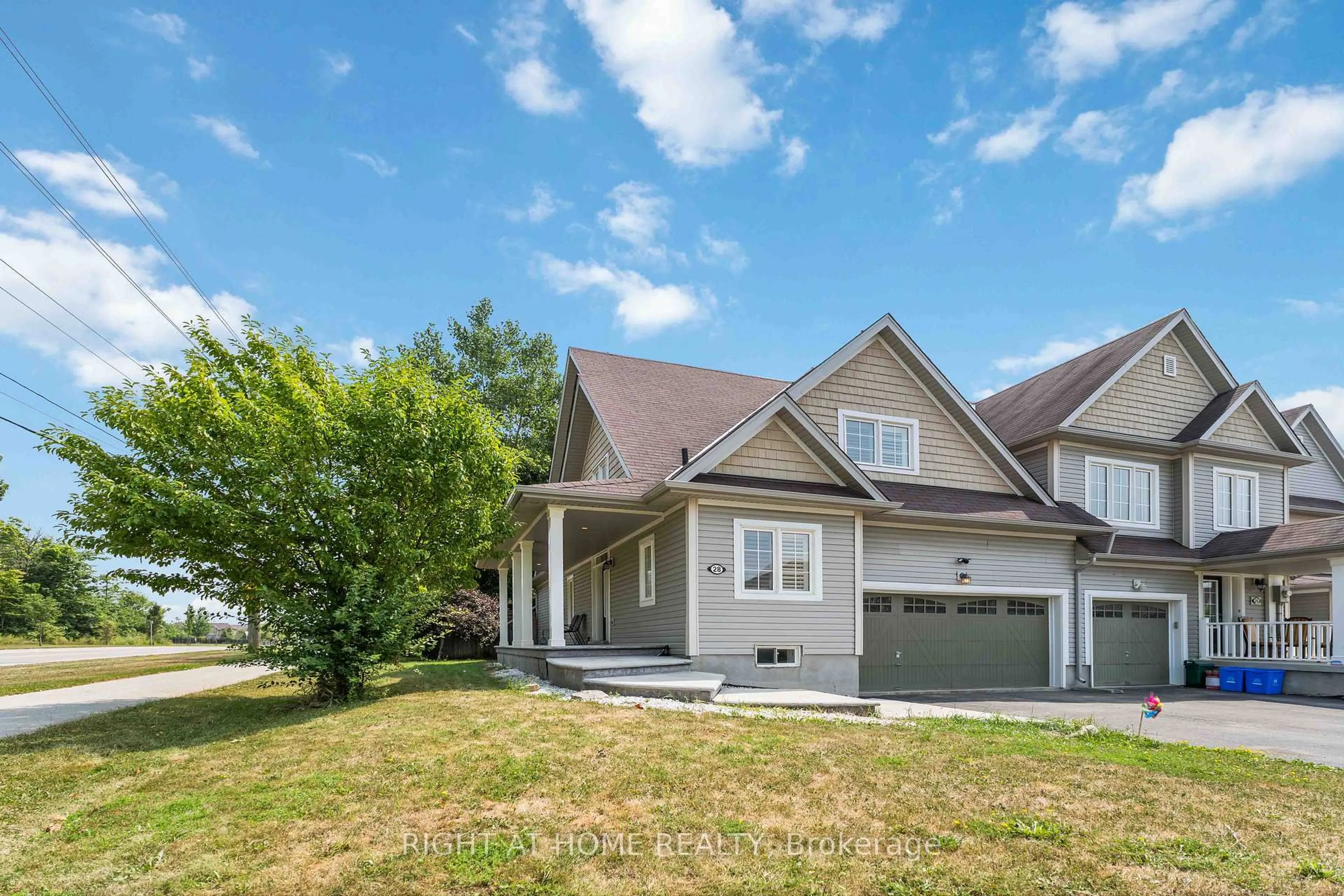 Home with vinyl exterior material, street for 28 Lynch Cres, Hamilton Ontario L0R 1C0