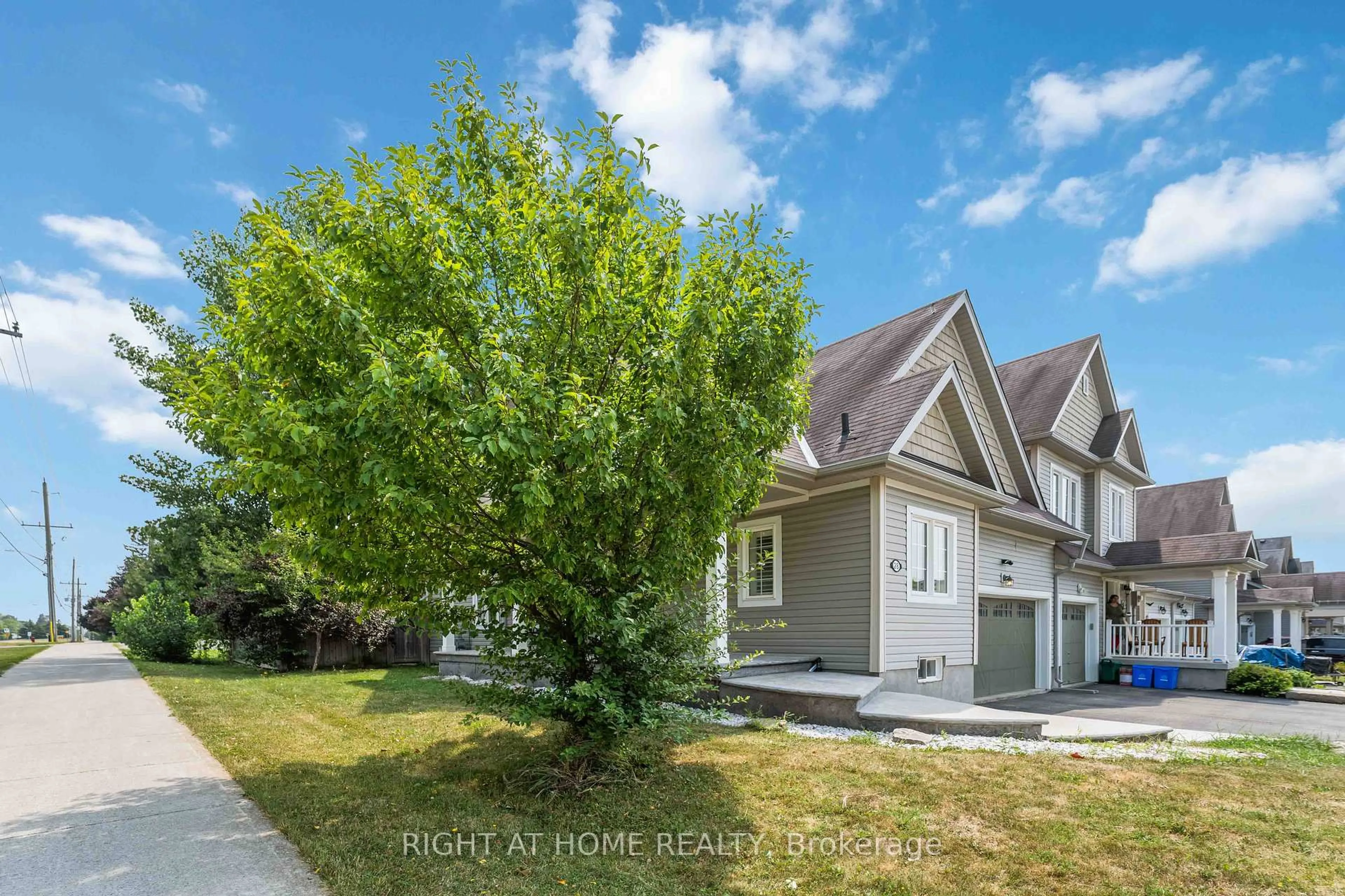 A pic from outside/outdoor area/front of a property/back of a property/a pic from drone, street for 28 Lynch Cres, Hamilton Ontario L0R 1C0