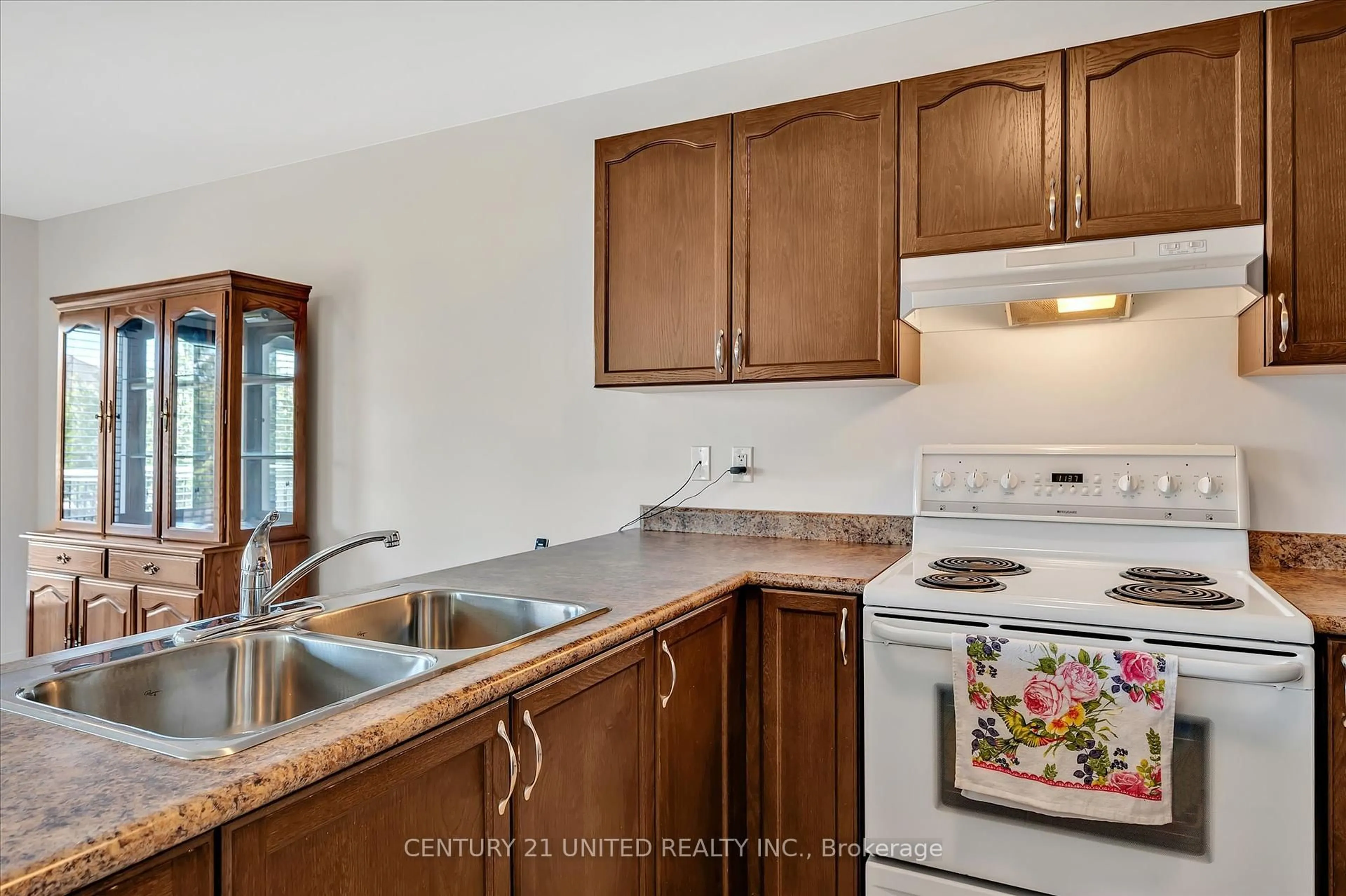 Standard kitchen, unknown for 2691 Foxmeadow Rd, Peterborough East Ontario K9L 0A8