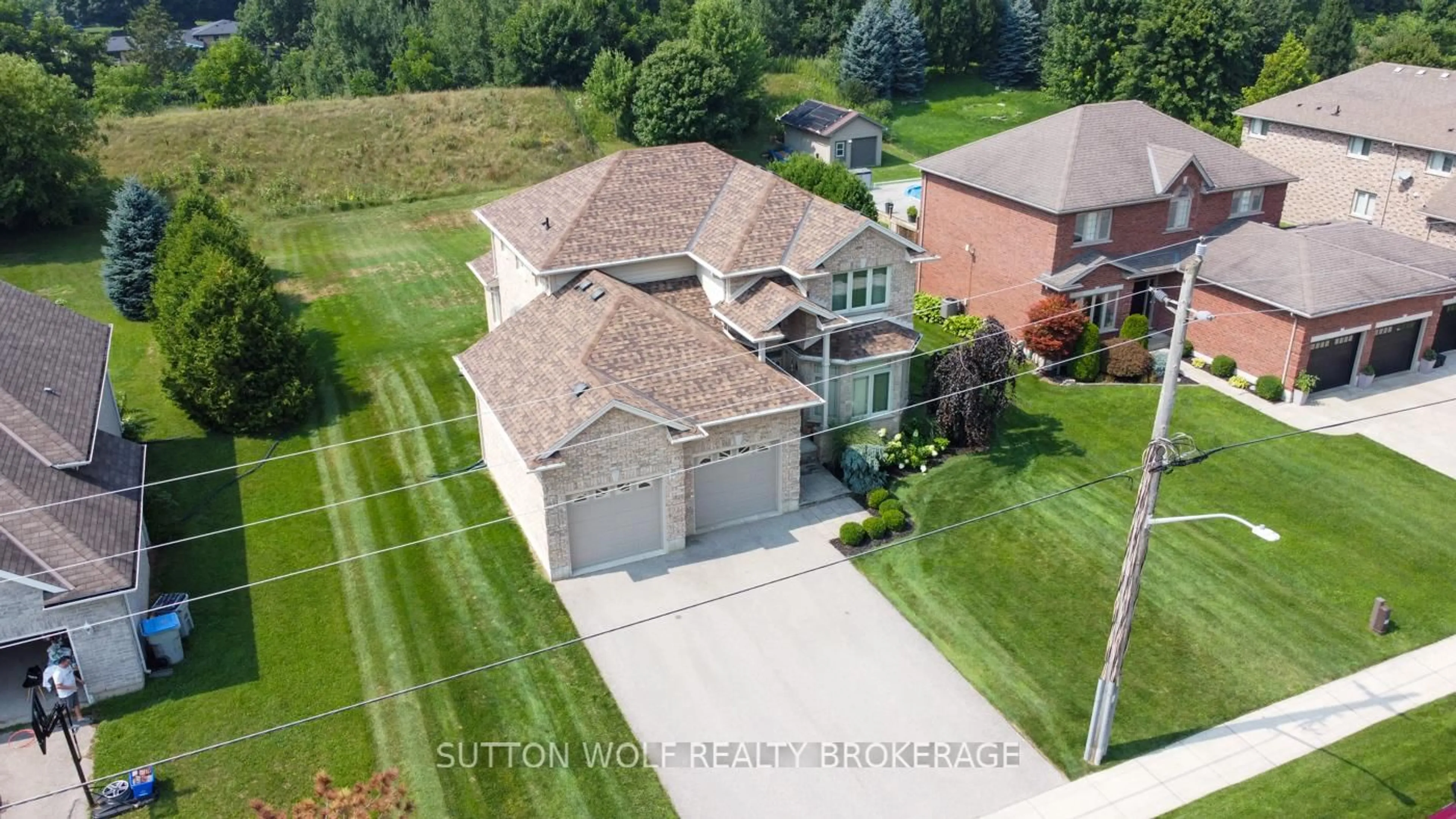 A pic from outside/outdoor area/front of a property/back of a property/a pic from drone, unknown for 544 Juliana Dr, Strathroy-Caradoc Ontario N0L 1W0