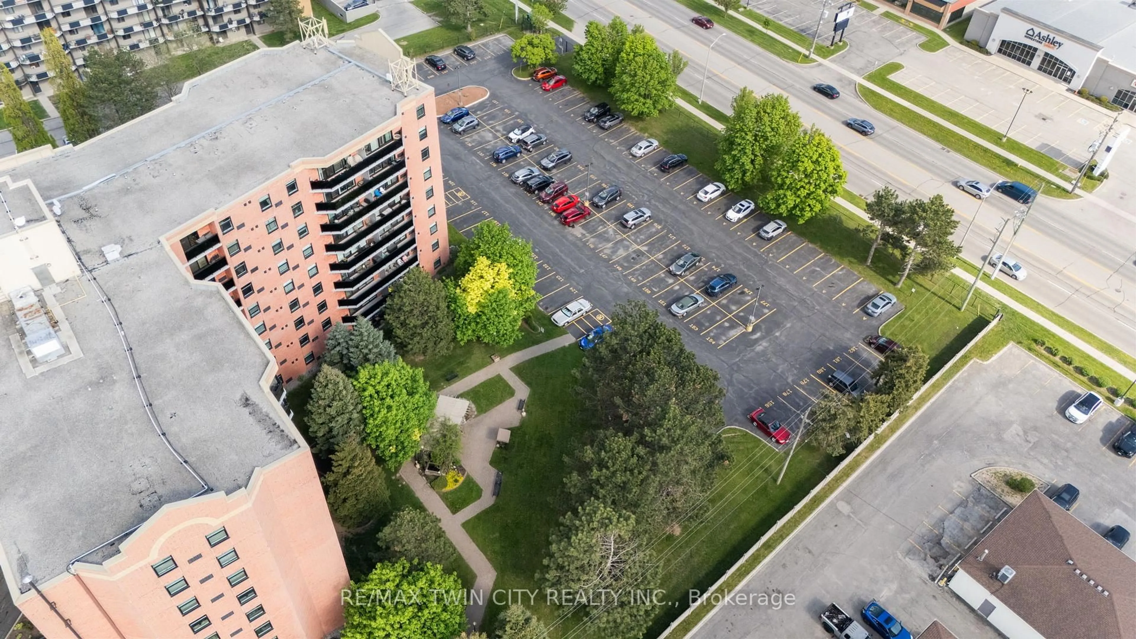 A pic from outside/outdoor area/front of a property/back of a property/a pic from drone, city buildings view from balcony for 9 Bonheur Crt #212, Brantford Ontario N3P 1Z5