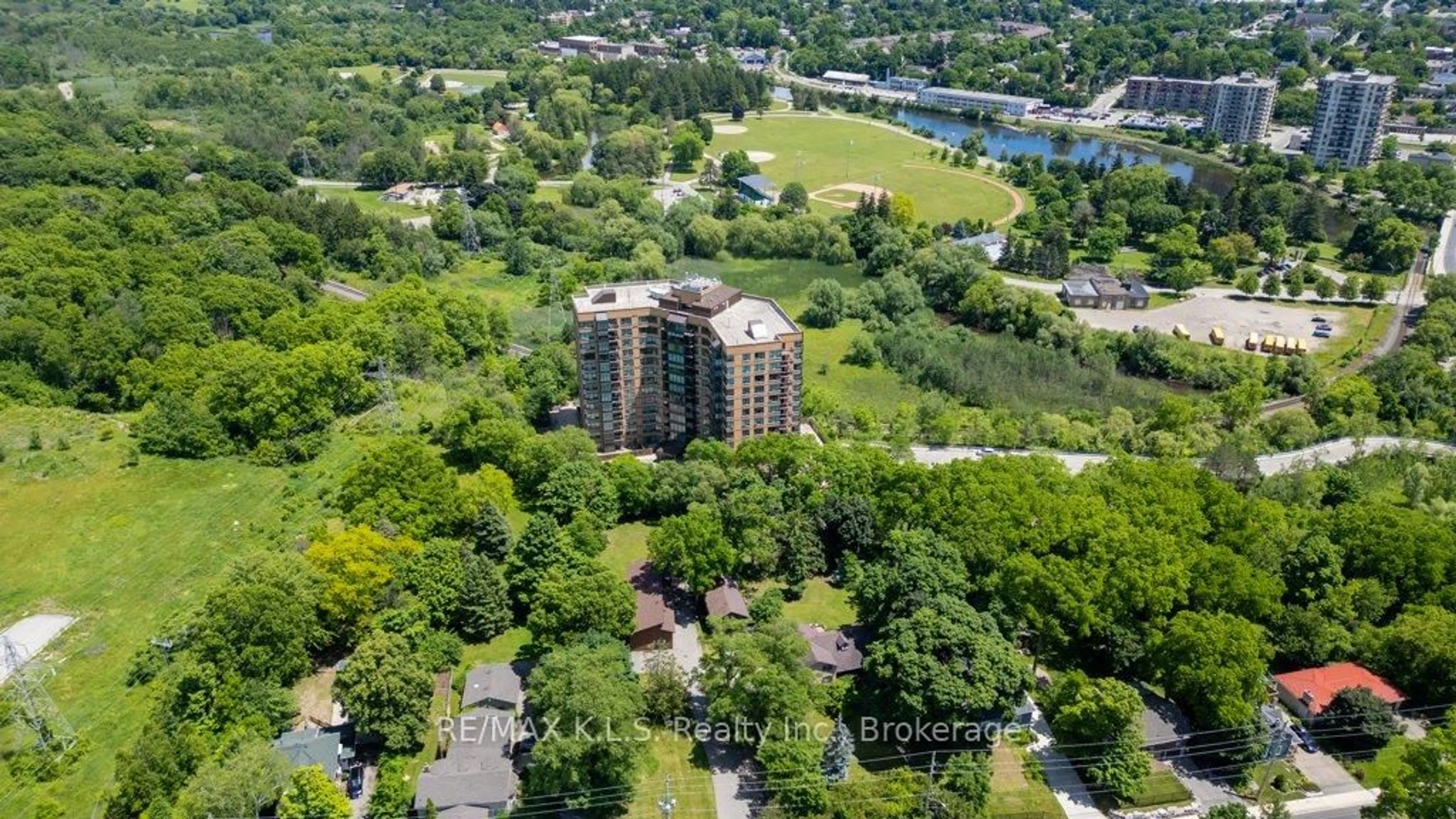 A pic from outside/outdoor area/front of a property/back of a property/a pic from drone, unknown for 237 King St #407, Cambridge Ontario N3H 5L2