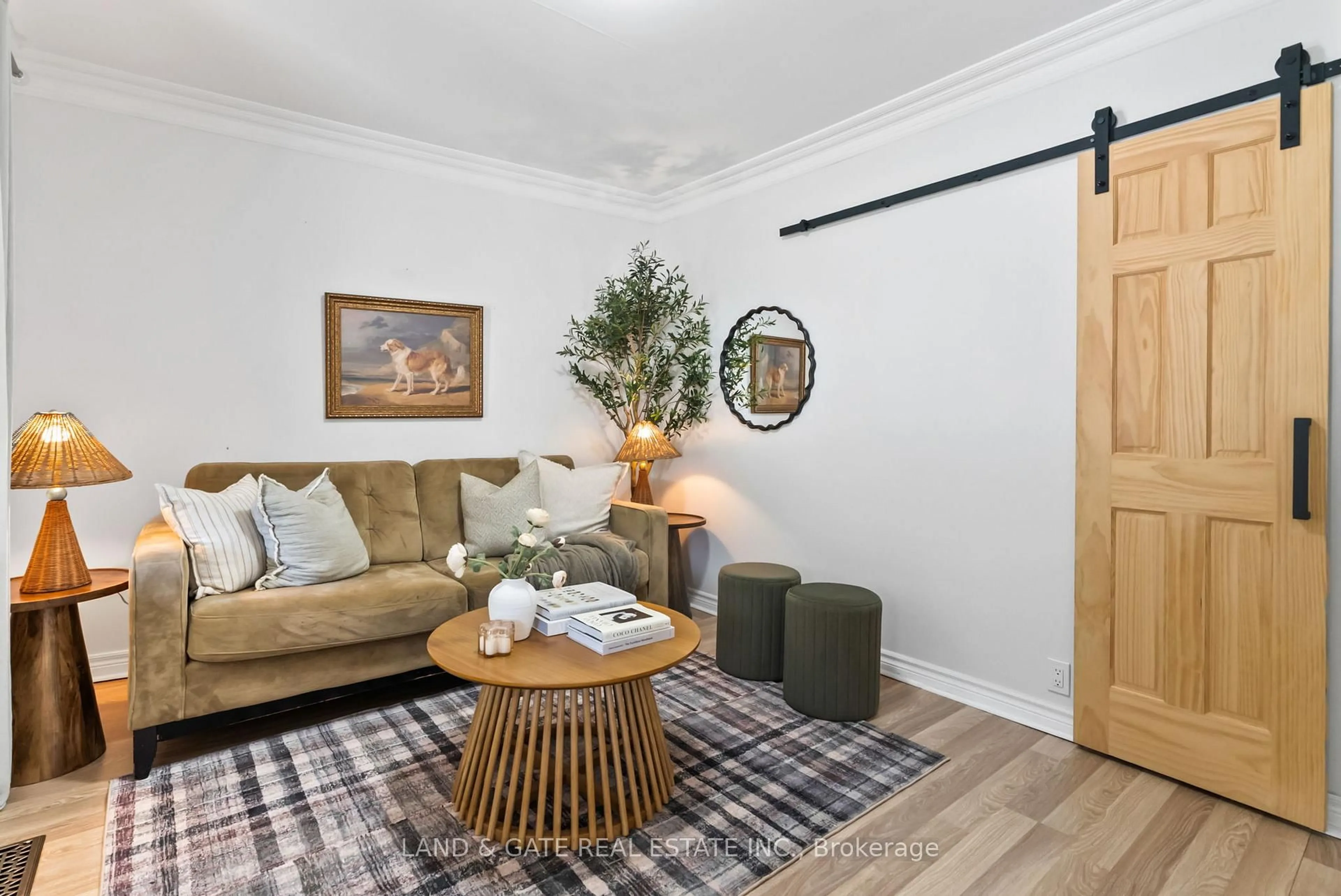 Living room with furniture, wood/laminate floor for 34 Sherbourne St, Port Hope Ontario L1A 1H2