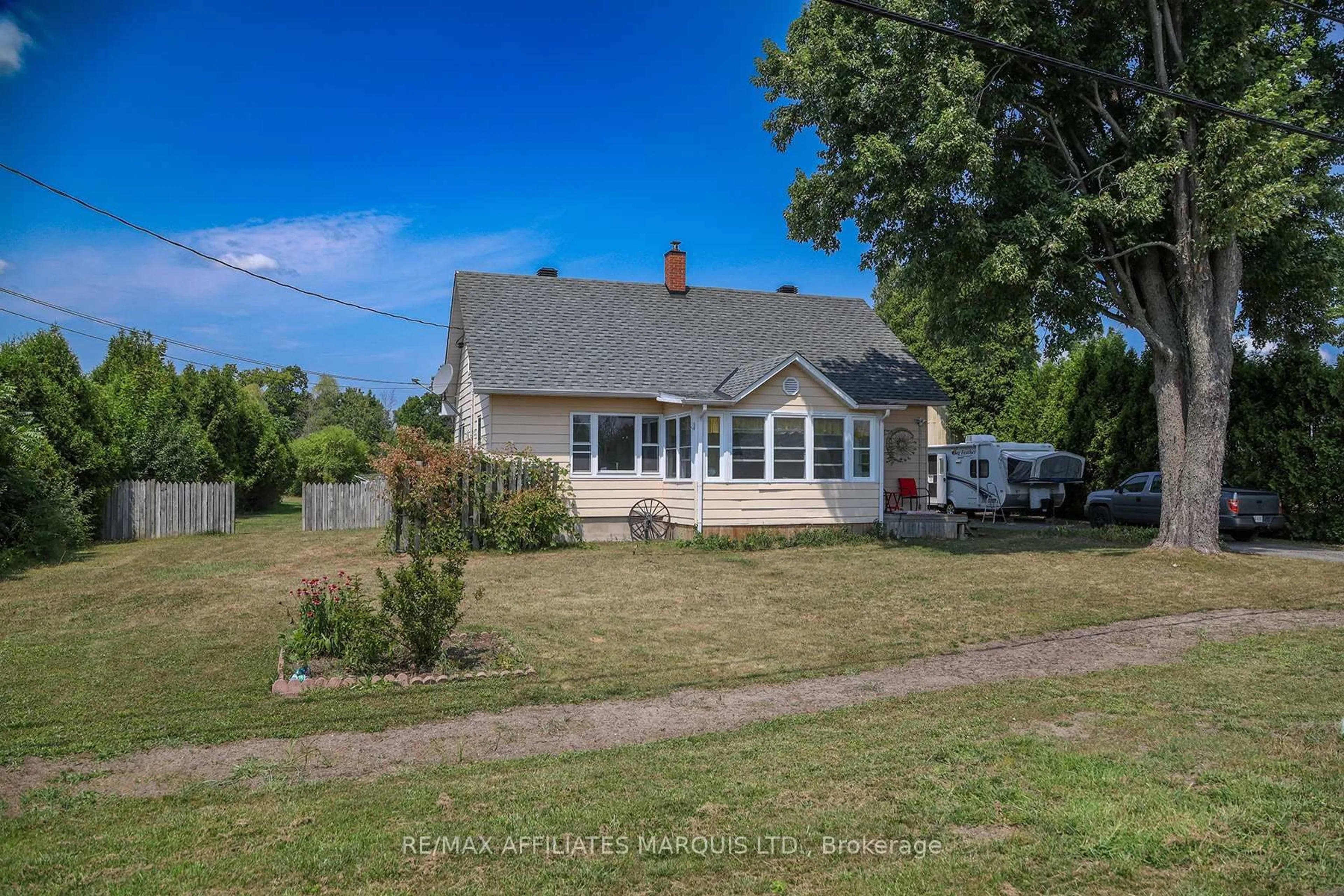A pic from outside/outdoor area/front of a property/back of a property/a pic from drone, street for 13039 Riverside Dr, South Dundas Ontario K0C 1X0