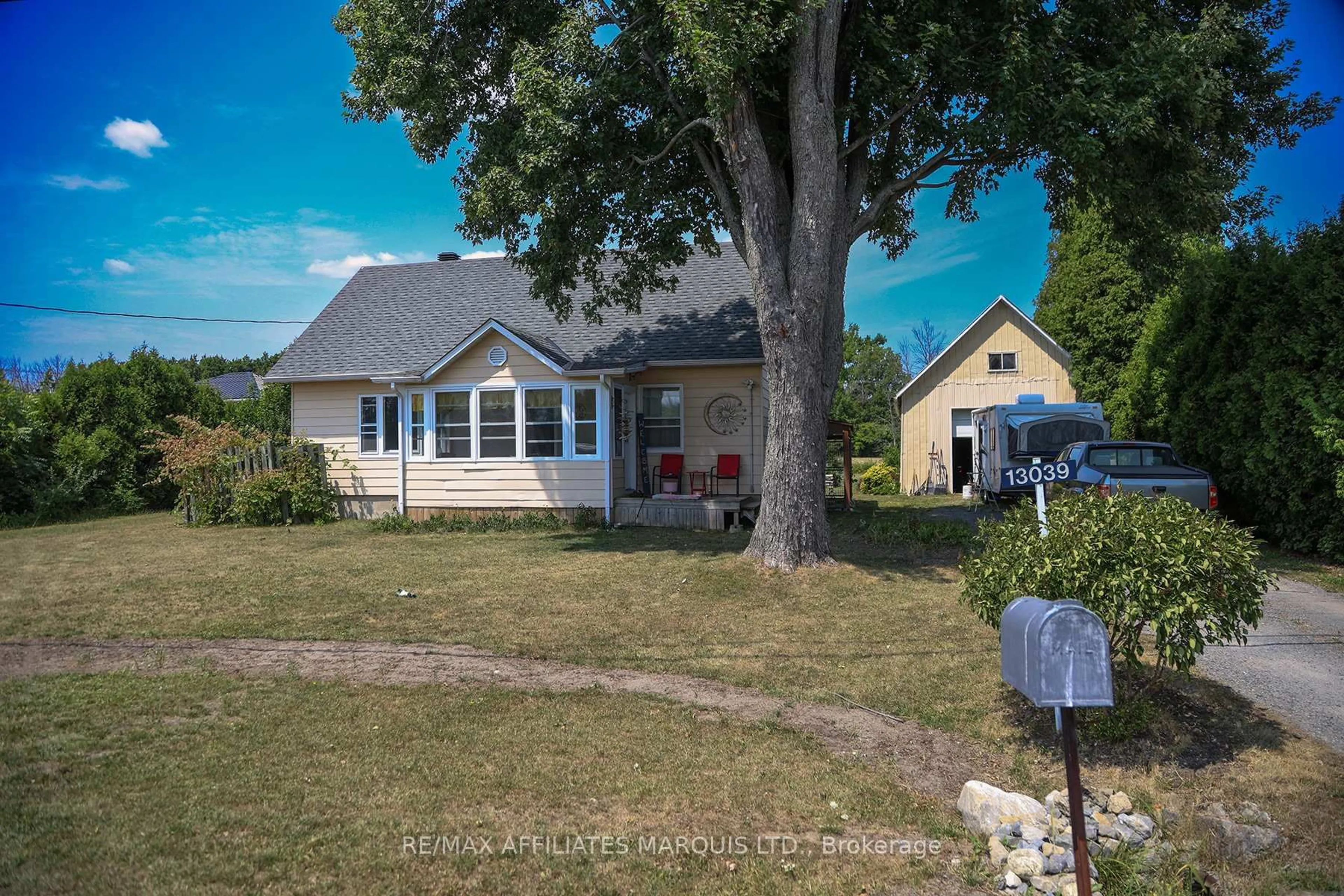 A pic from outside/outdoor area/front of a property/back of a property/a pic from drone, unknown for 13039 Riverside Dr, South Dundas Ontario K0C 1X0