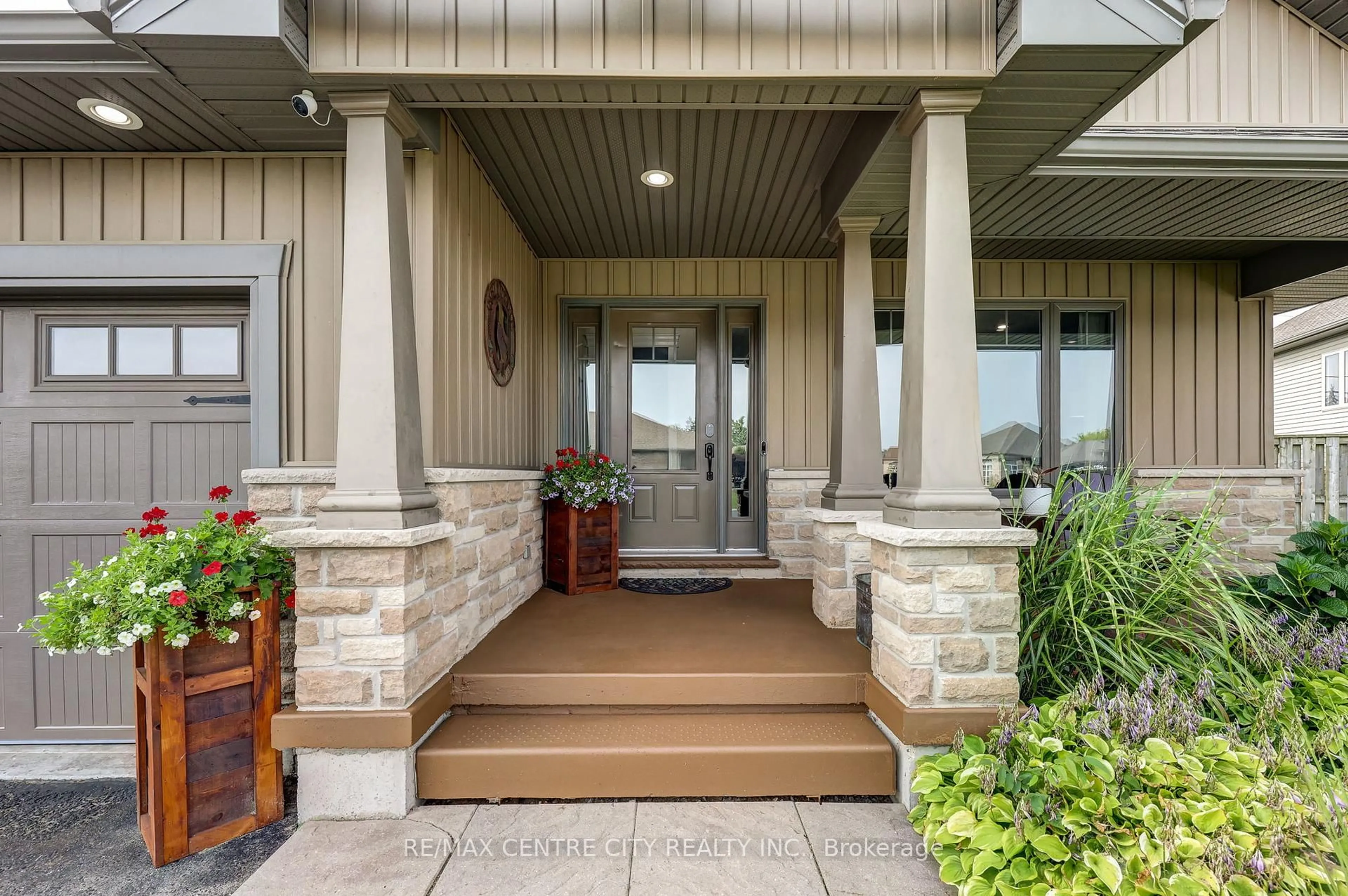 Indoor entryway for 31 Richard Crt, Aylmer Ontario N5H 3J5