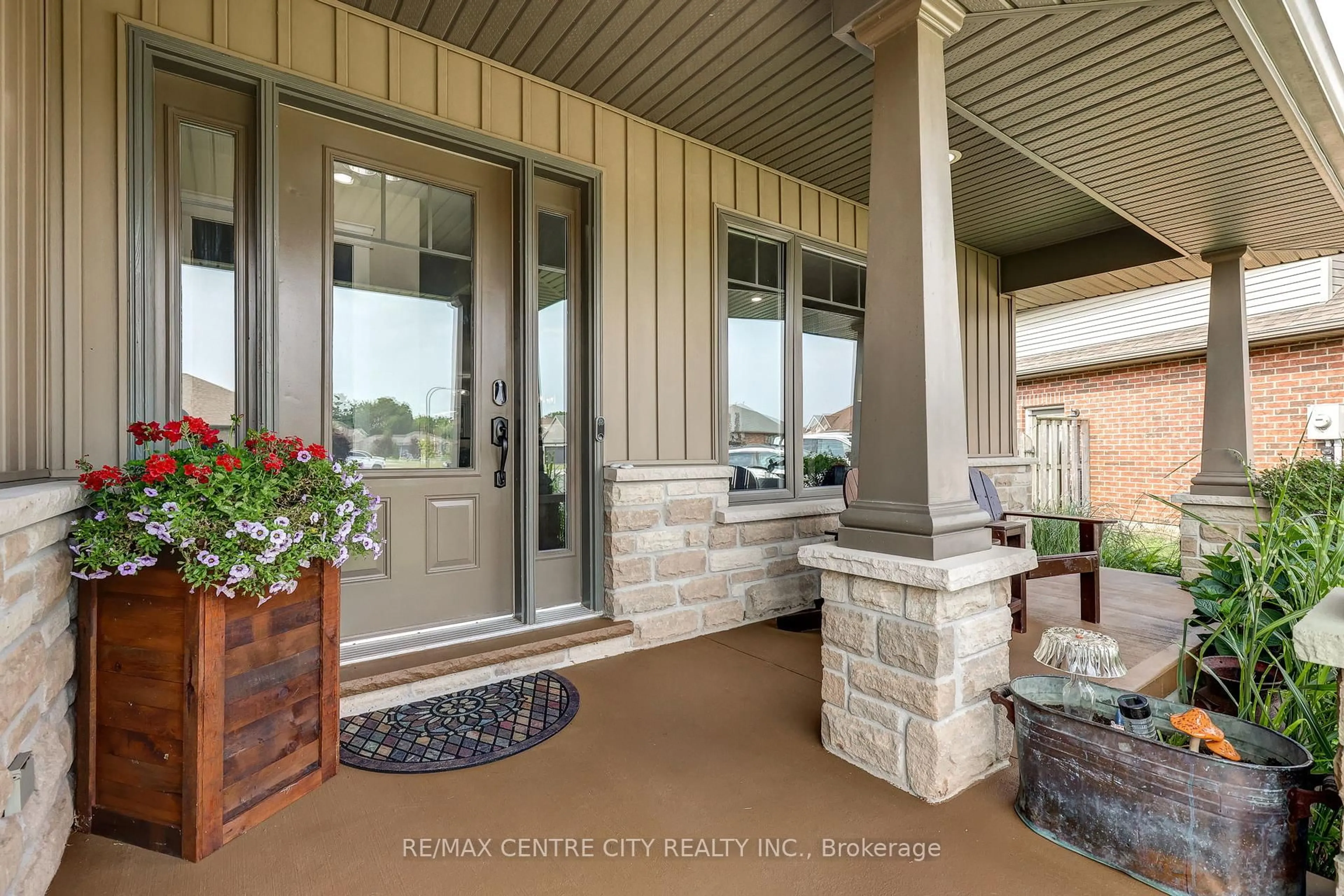 Indoor entryway for 31 Richard Crt, Aylmer Ontario N5H 3J5