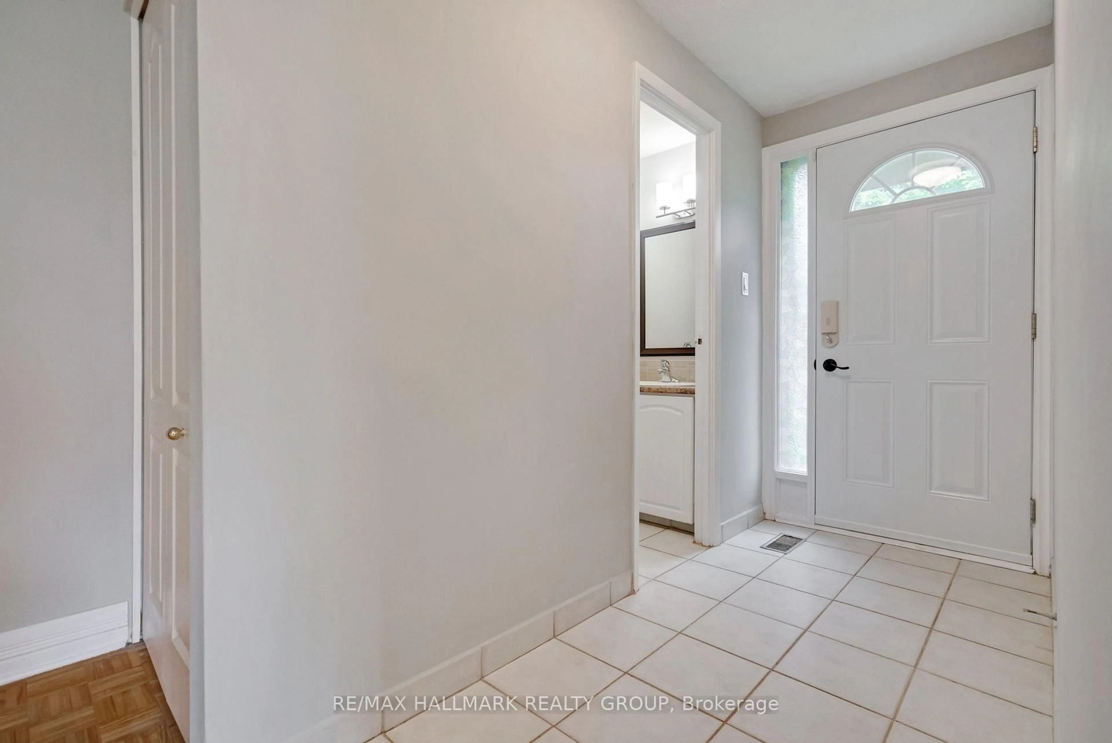 Indoor entryway for 12F Larkshire Lane, Ottawa Ontario K2J 1Y6