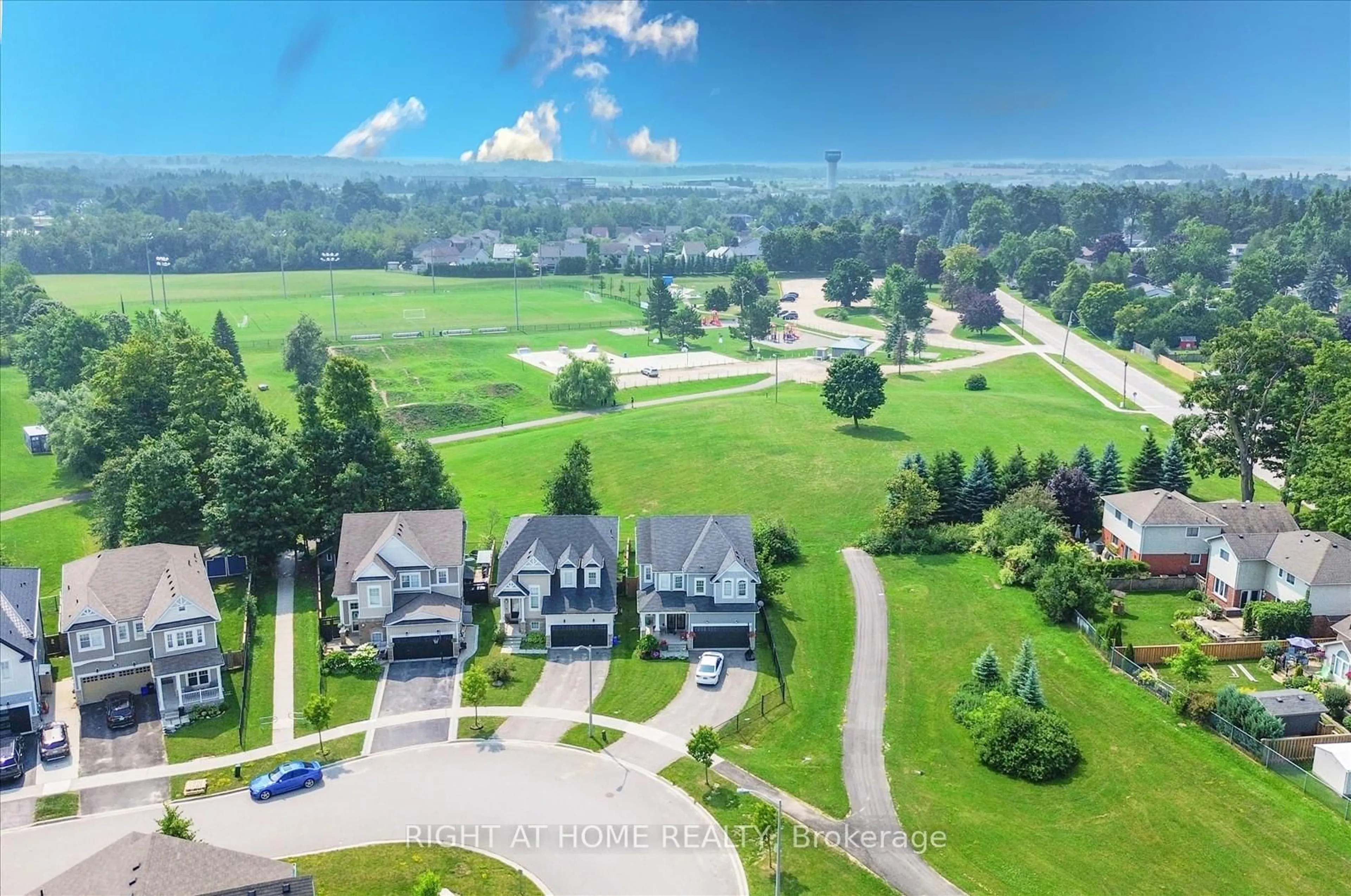 A pic from outside/outdoor area/front of a property/back of a property/a pic from drone, unknown for 172 Morden Dr, Shelburne Ontario L9V 3S4