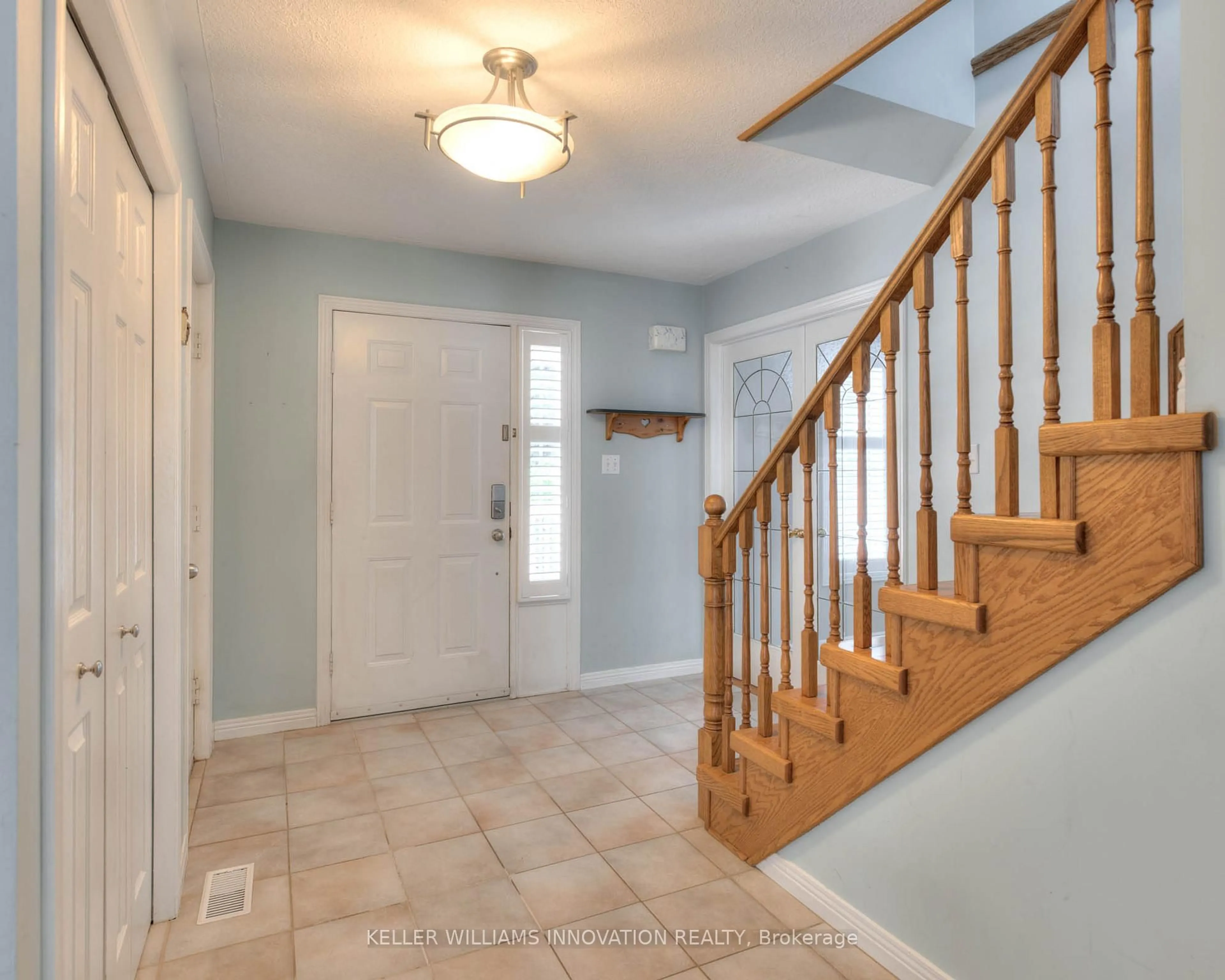 Indoor entryway for 23 Tami Crt, Kitchener Ontario N2B 3V2