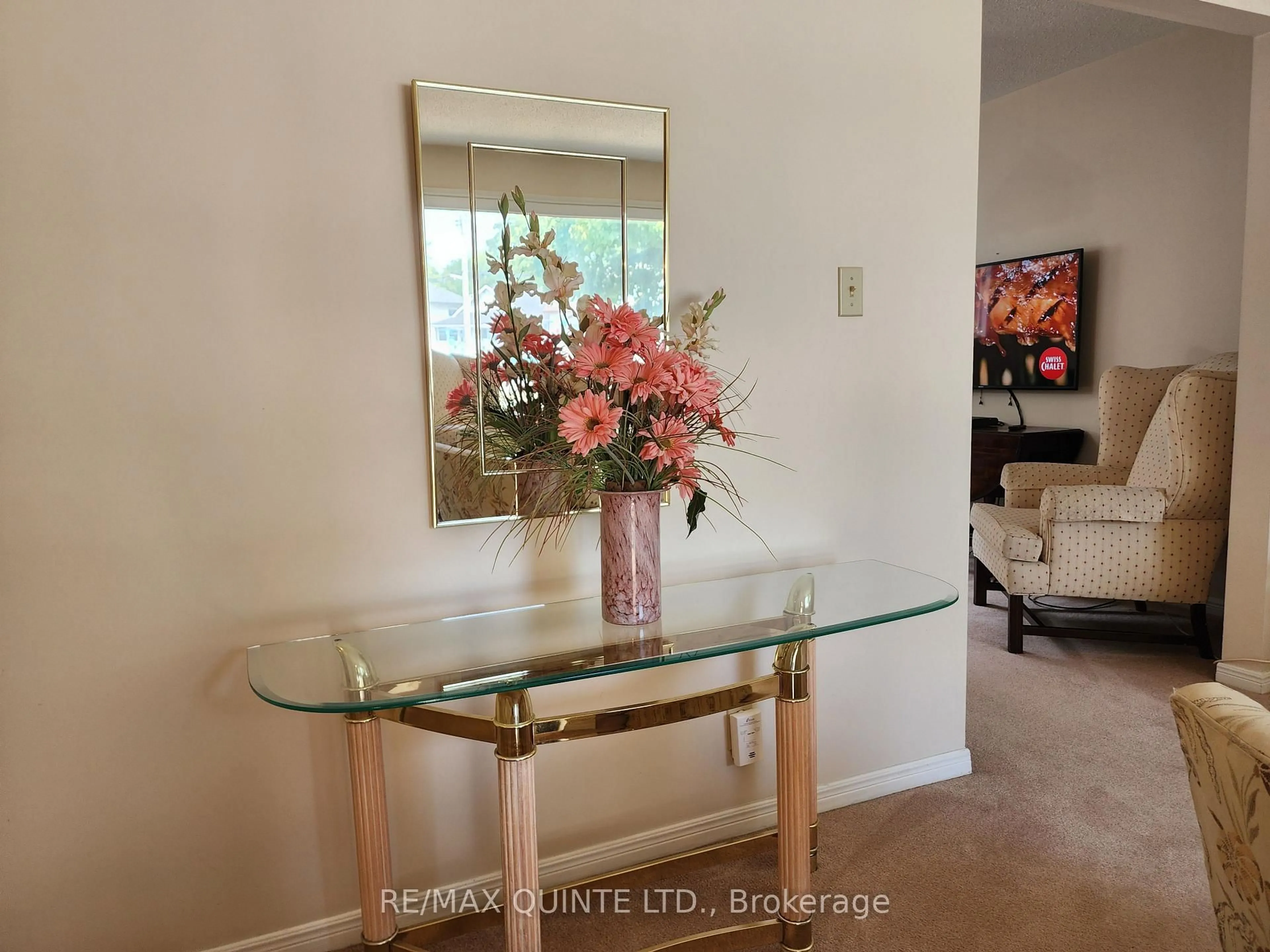 Indoor entryway for 8 Park St, Belleville Ontario K8P 2W9