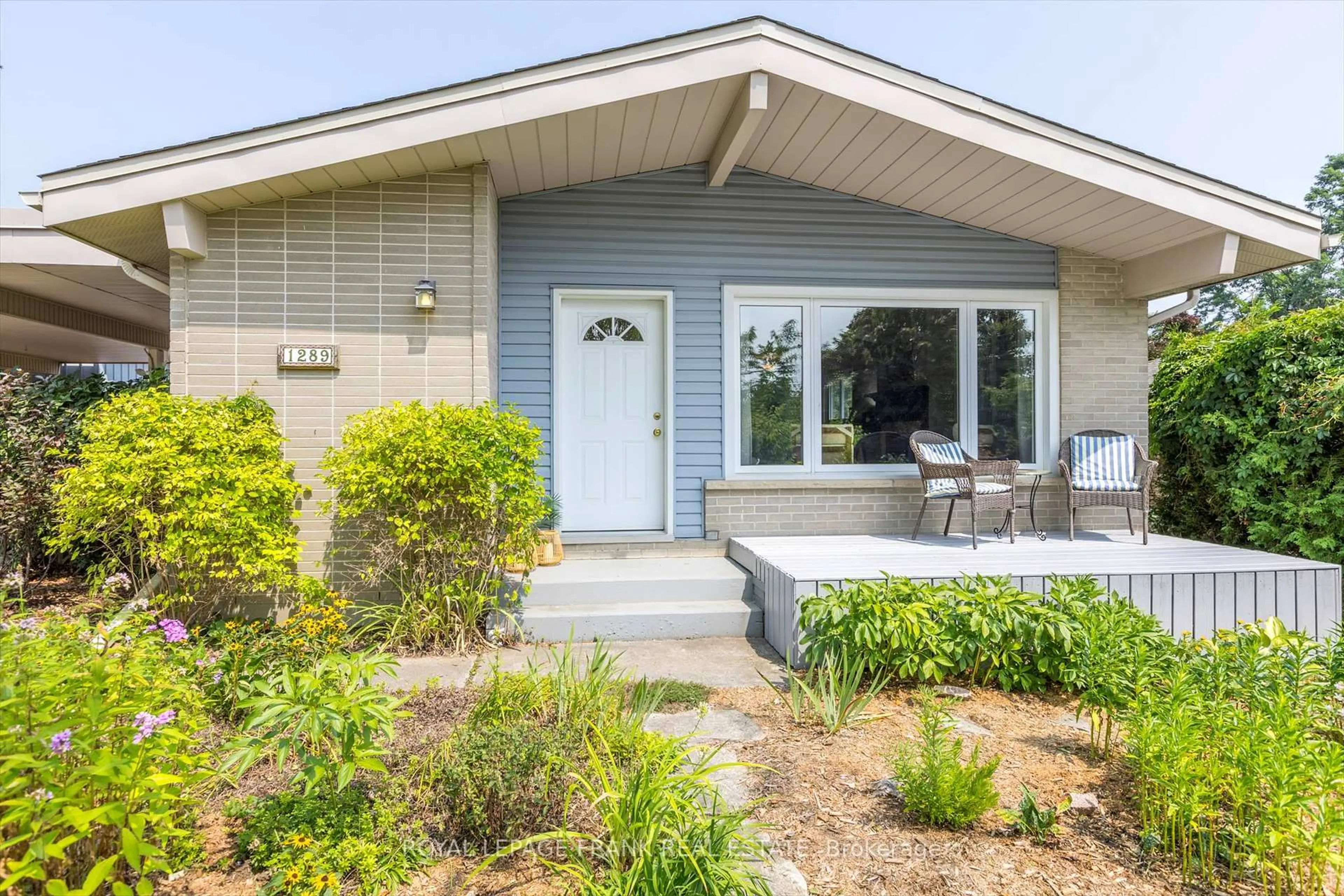 Home with vinyl exterior material, street for 1289 Algonquin Blvd, Peterborough North Ontario K9H 6N1