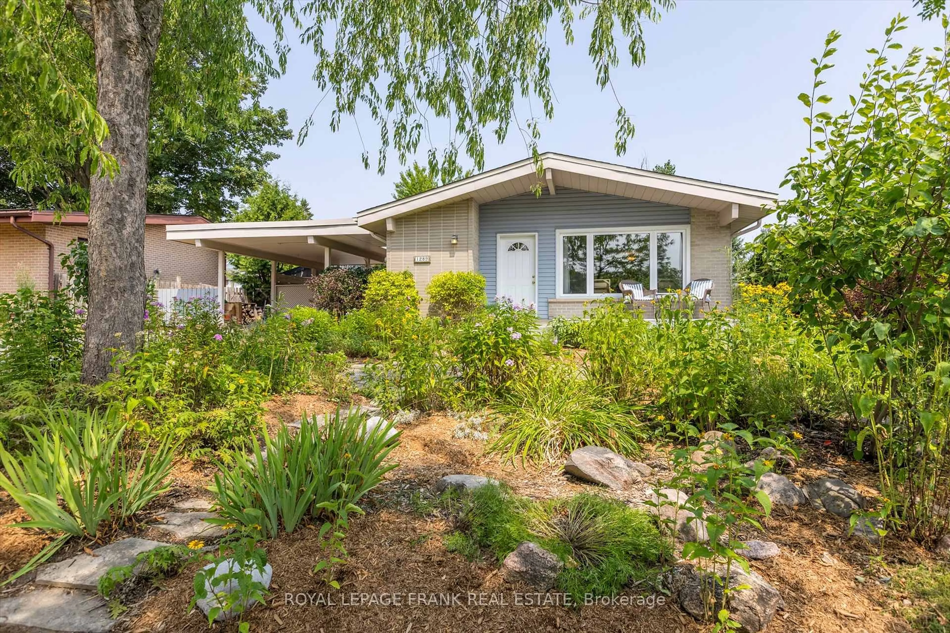 Home with vinyl exterior material, street for 1289 Algonquin Blvd, Peterborough North Ontario K9H 6N1